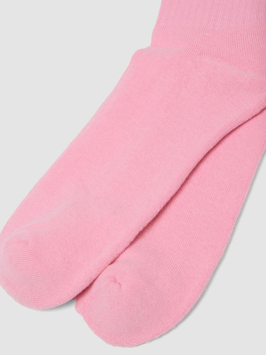 Calze sportive rosa in cotone elasticizzato con logo ricamato_2