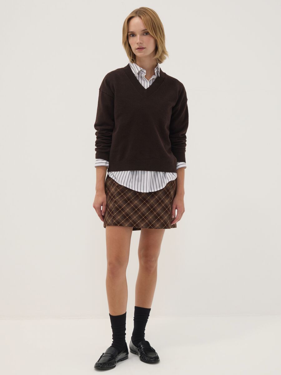 Brown stretch wool jumper with deep V-neck, regular fit_2