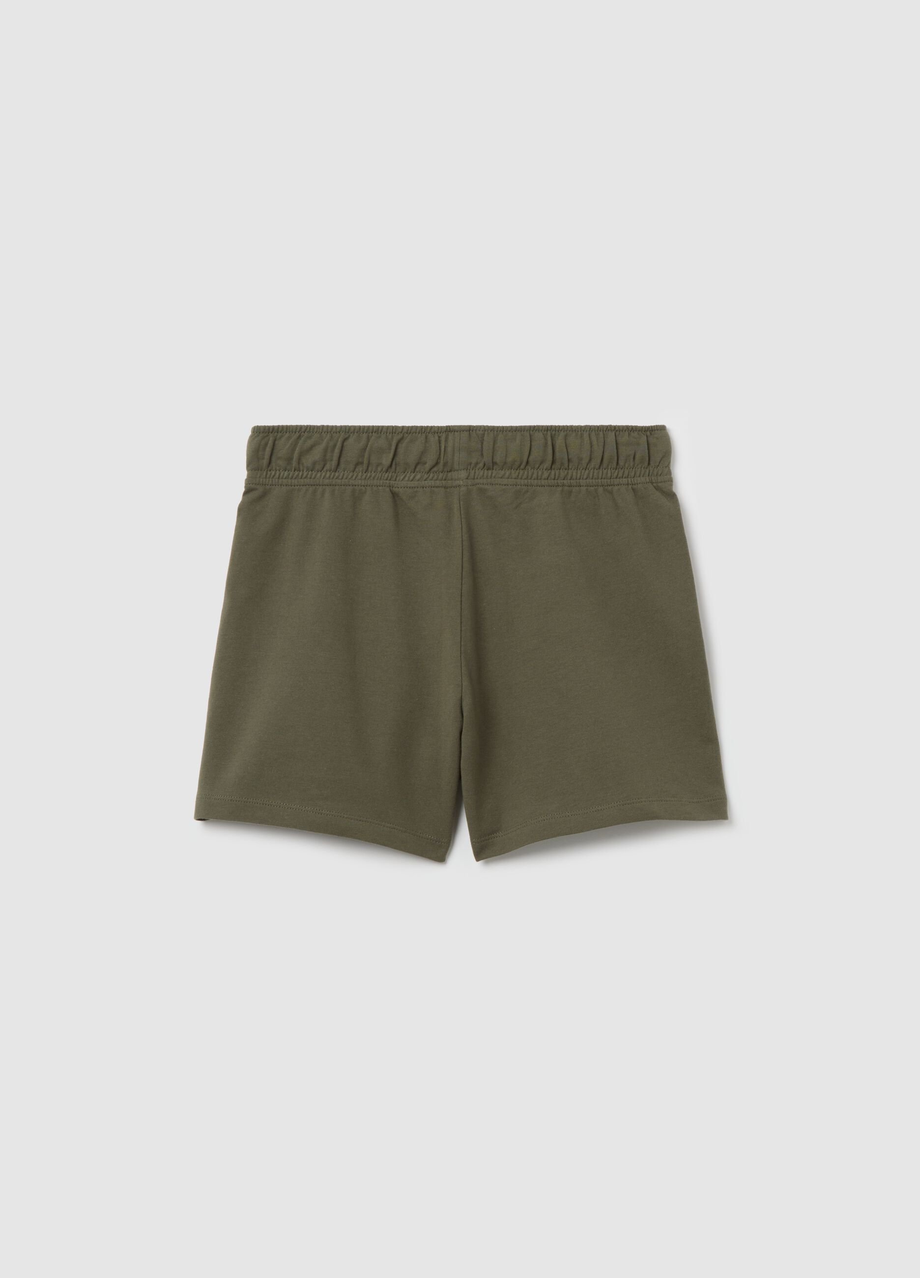 Green shorts in cotton with drawstring