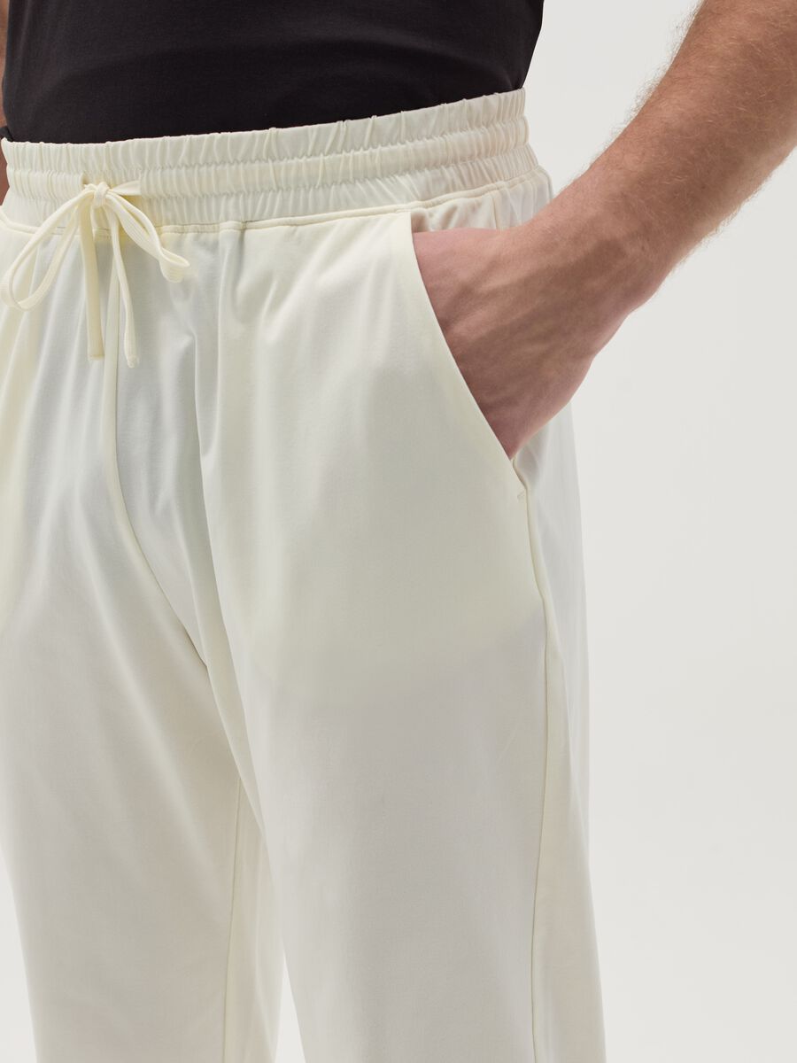 Technical fabric joggers with drawstring_3