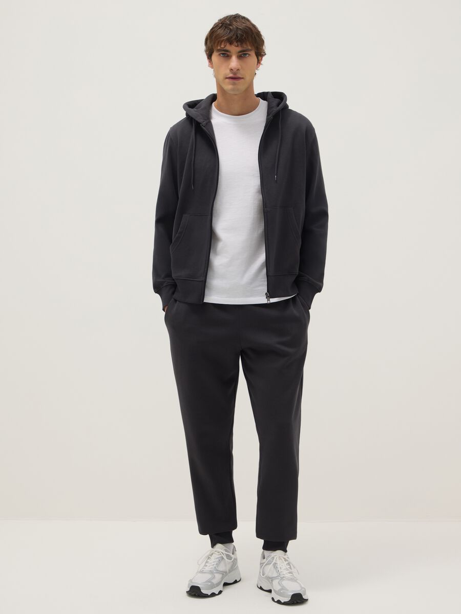 Felpa in misto cotone nera regular fit con zip e cappuccio_1