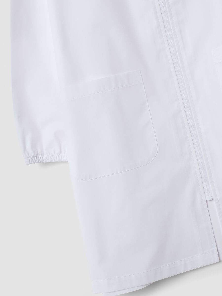 White girls&rsquo; school apron with zip and Stitch embroidery_3