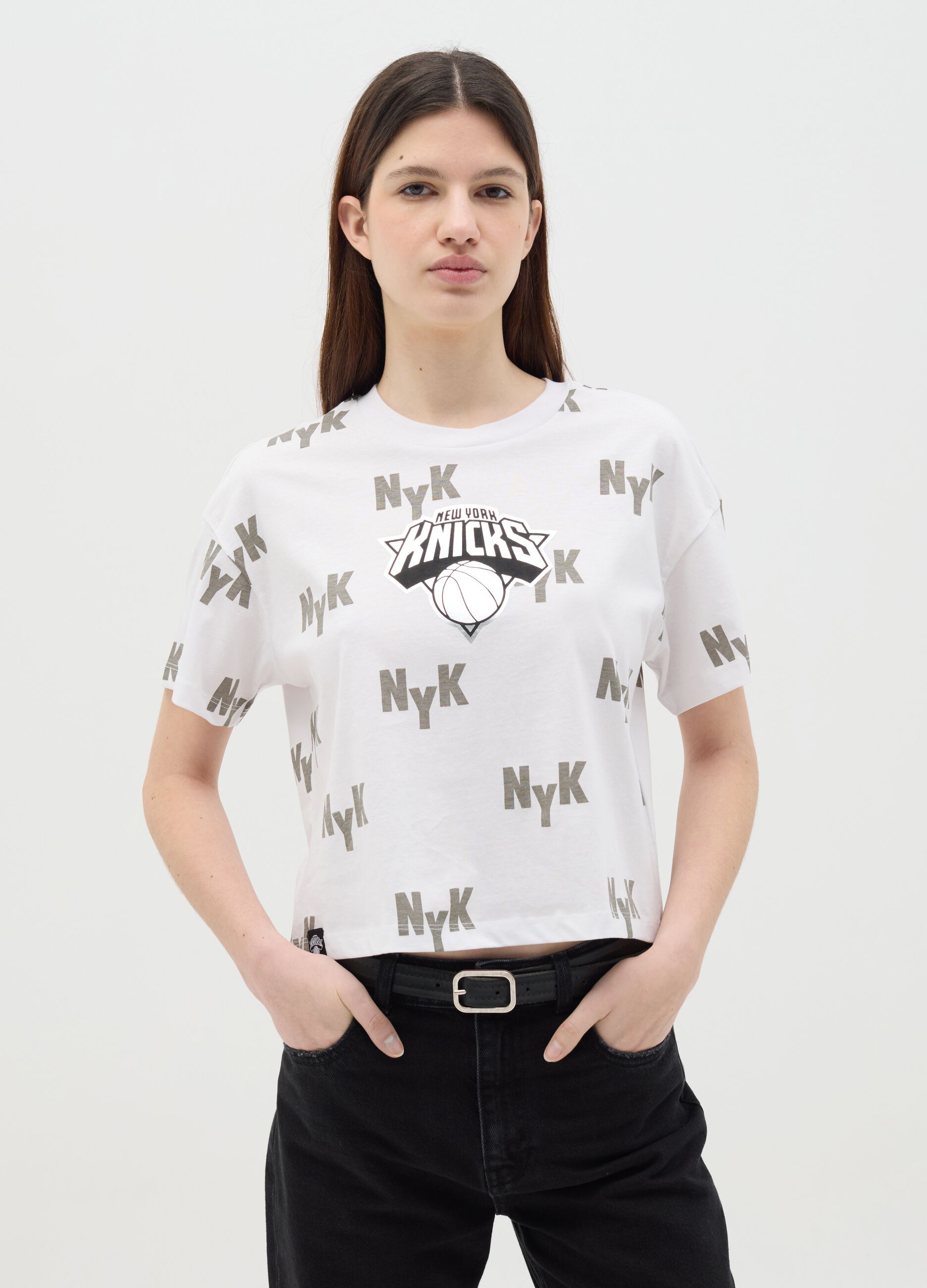 White T-shirt with NBA New York Knicks print