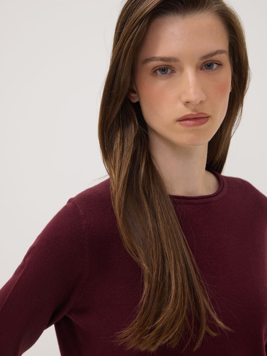 Maglia viola a maniche lunghe con girocollo_2