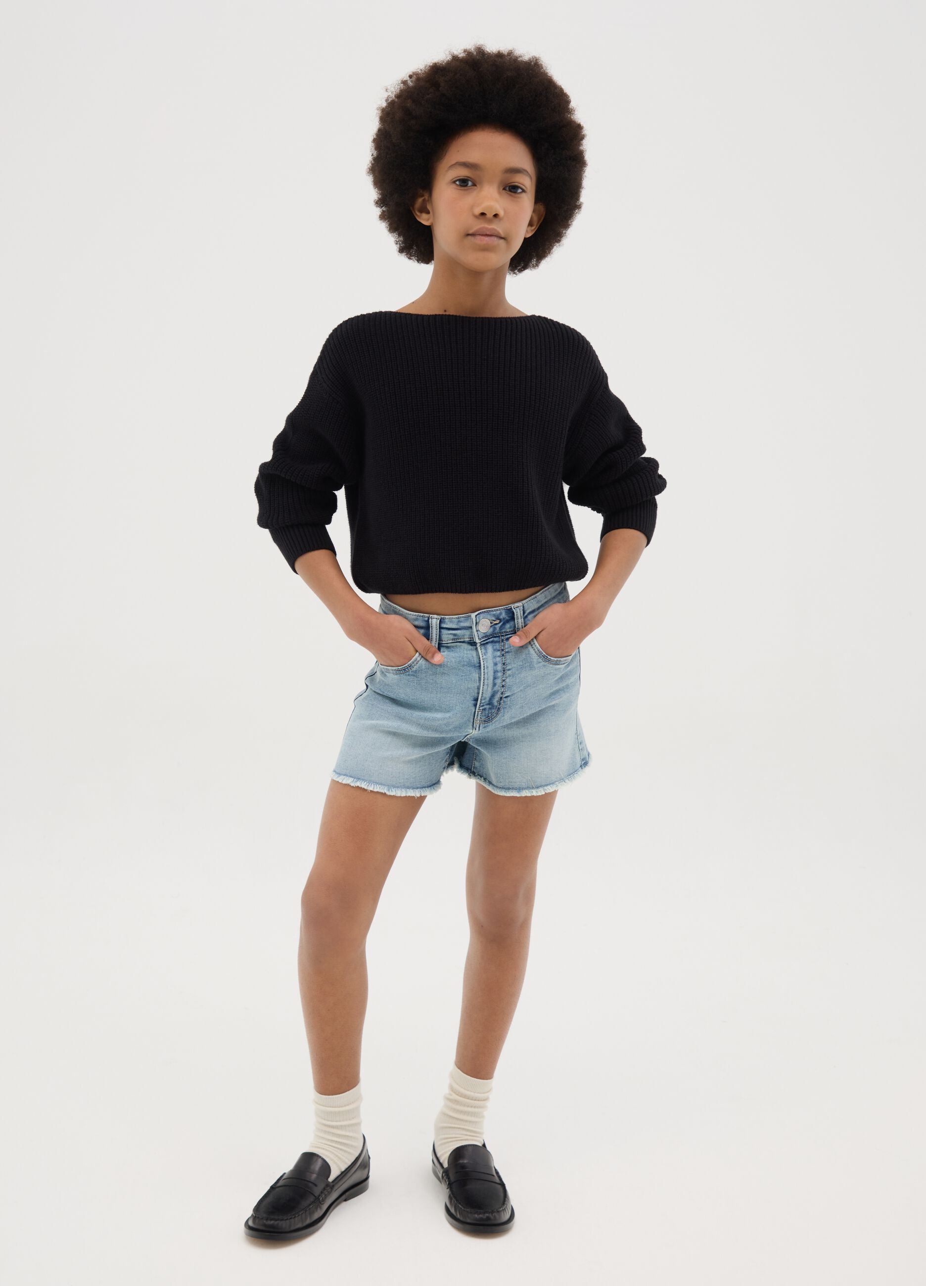 Denim shorts with five pockets and fringed hem