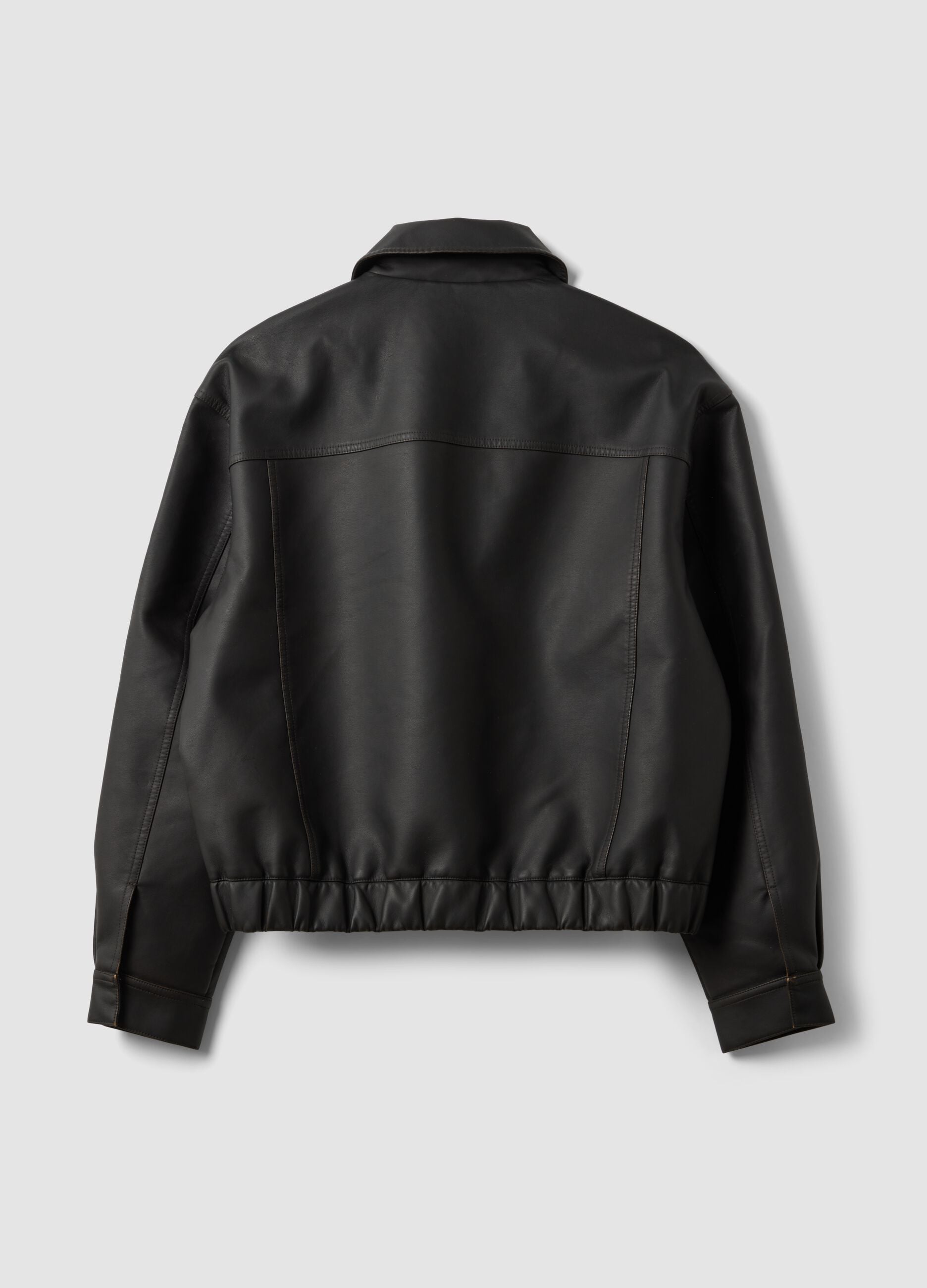Black cropped jacket with zip and flap pockets, oversized fit