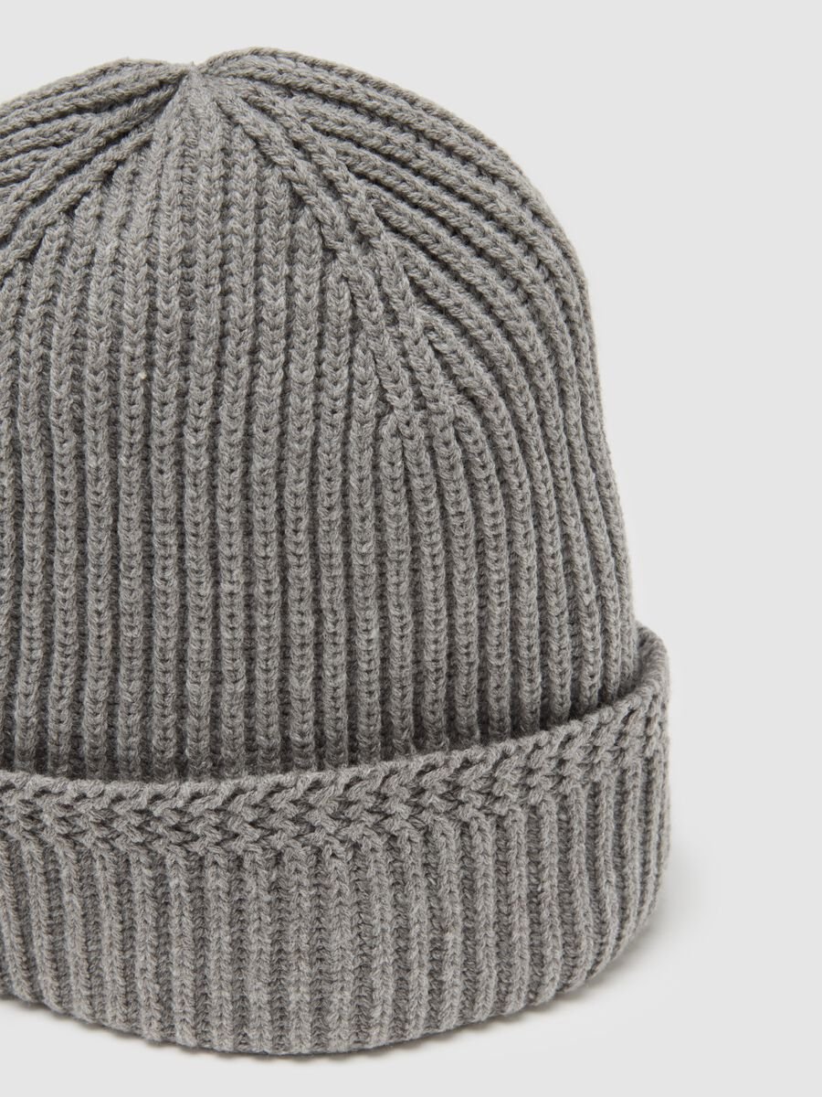 Grey Hat in Cotton and Acrylic Blend_2