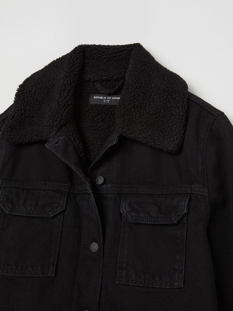 Short jacket in denim with sherpa collar_5