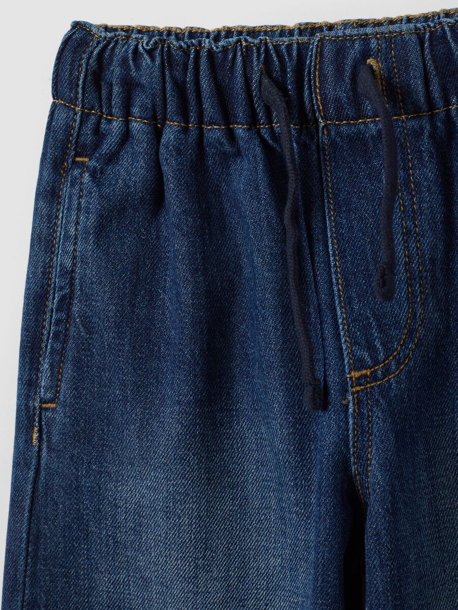Jogger denim blu in misto cotone e viscosa con tasche cargo relaxed fit_3