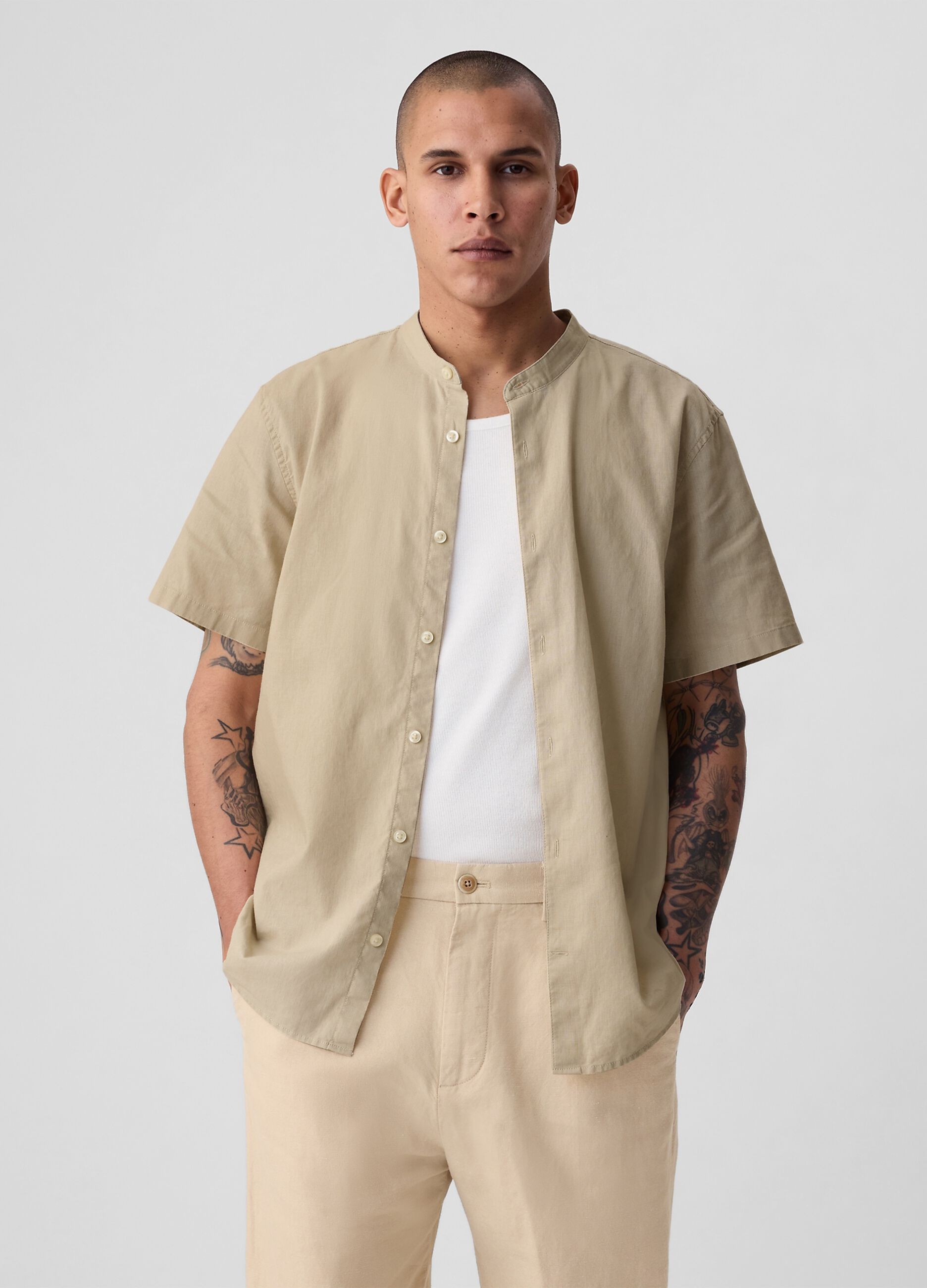 Short-sleeved shirt with Mandarin collar