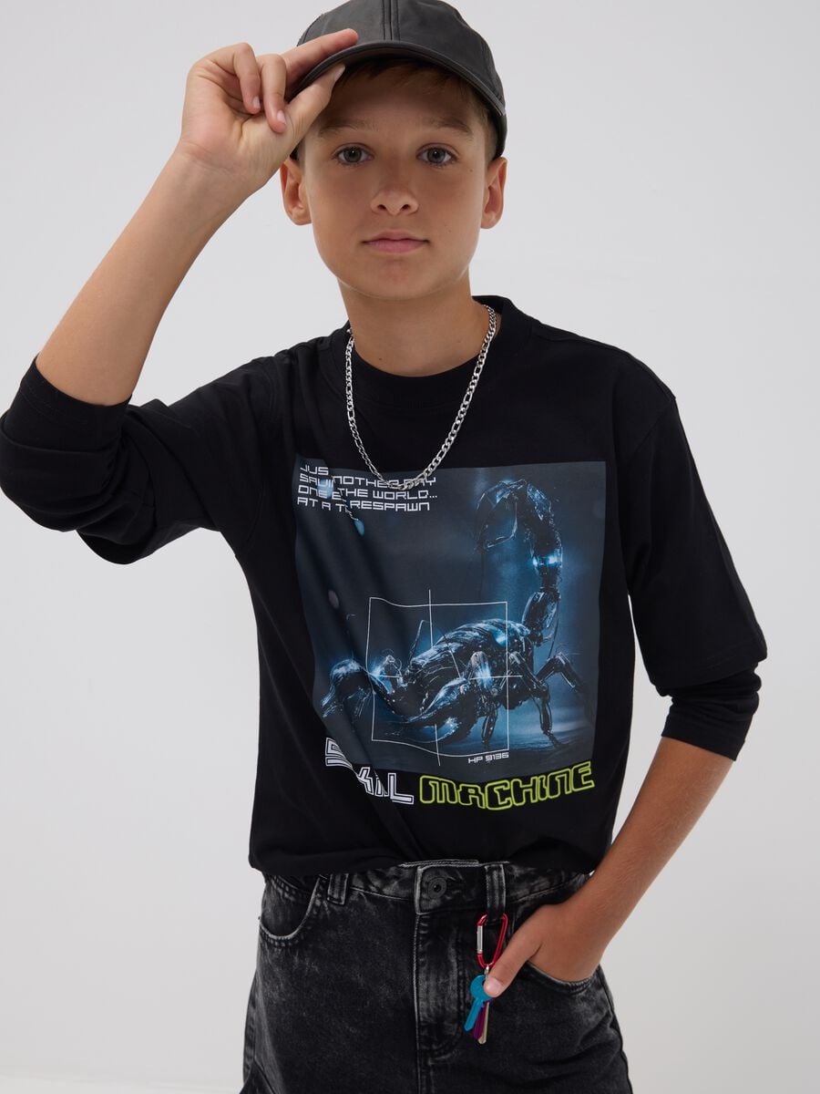 T-shirt nera in puro cotone con girocollo e stampa_0