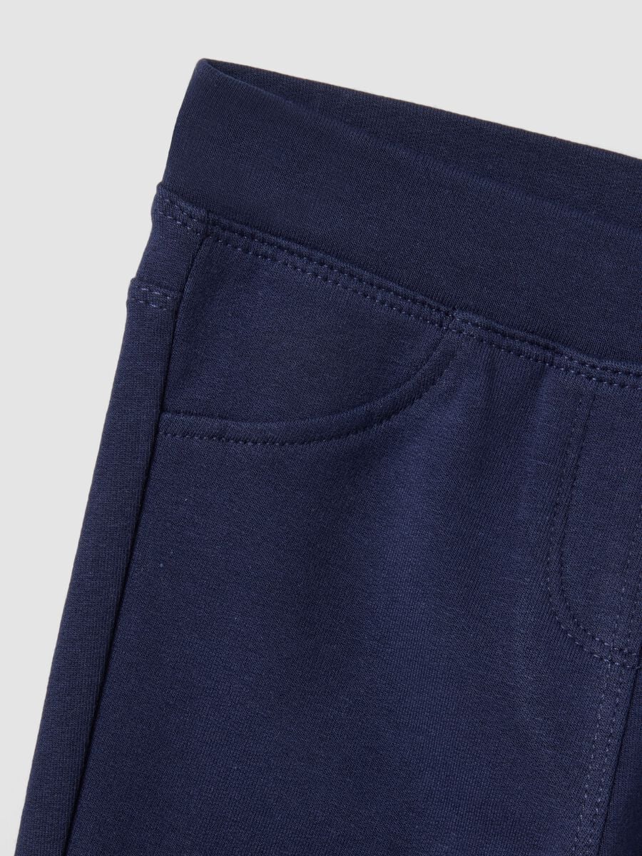 Pantaloni flare blu in cotone organico elasticizzato per bimba_2