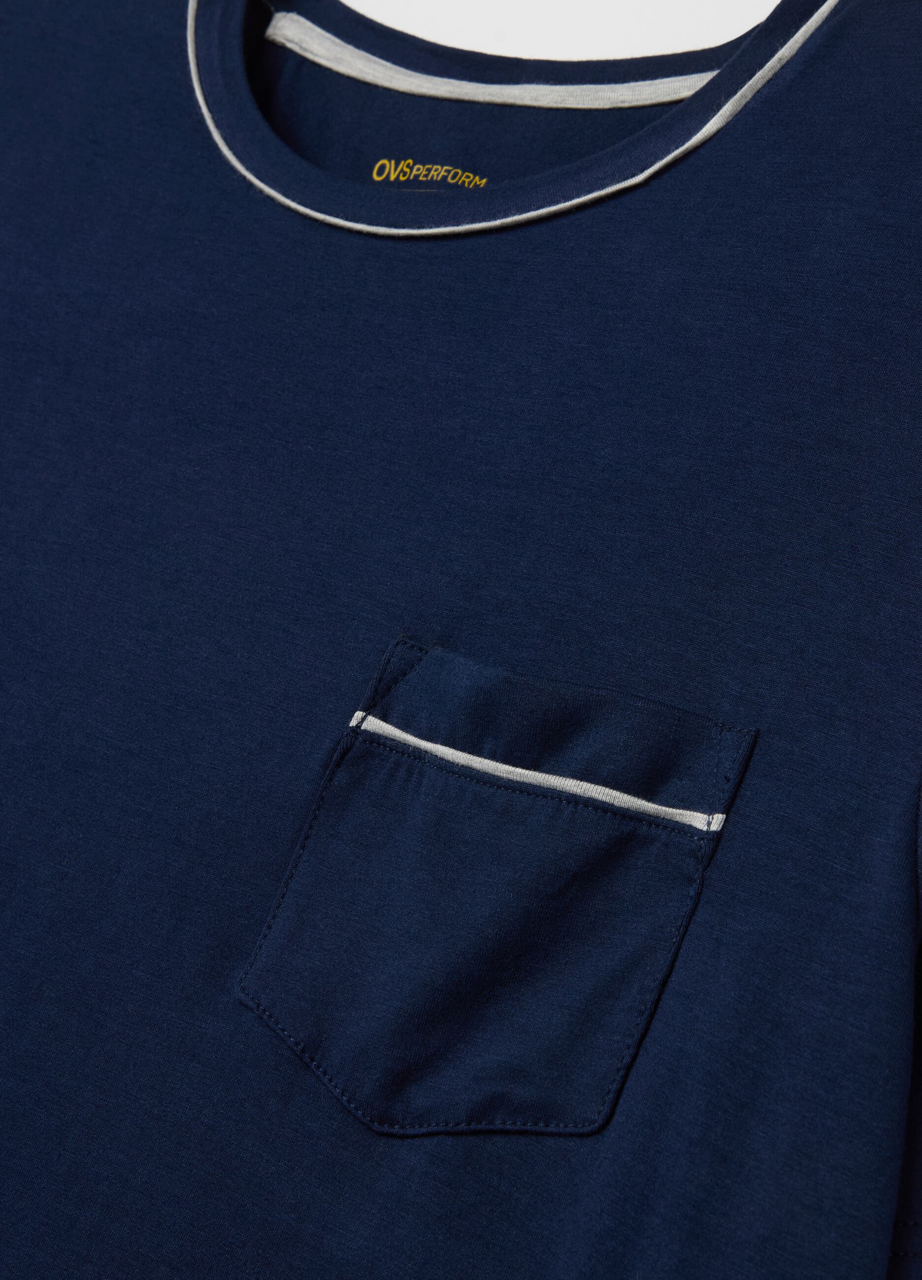 Short pyjamas with contrasting piping