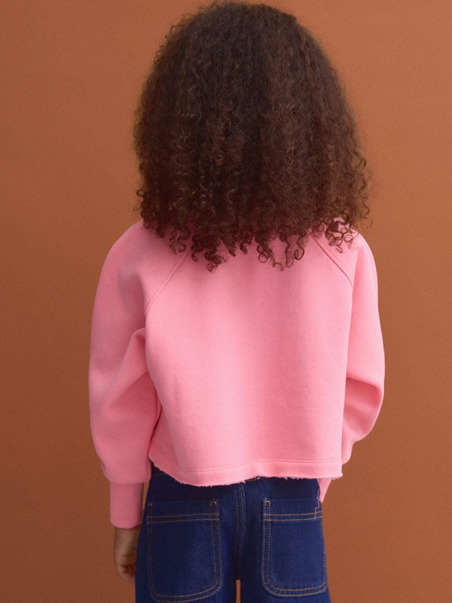 Felpa rosa crop in misto cotone a girocollo relaxed fit per bambina_2