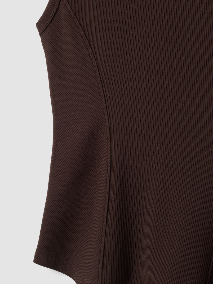 Top marrone in modal elasticizzato a coste con girocollo_6
