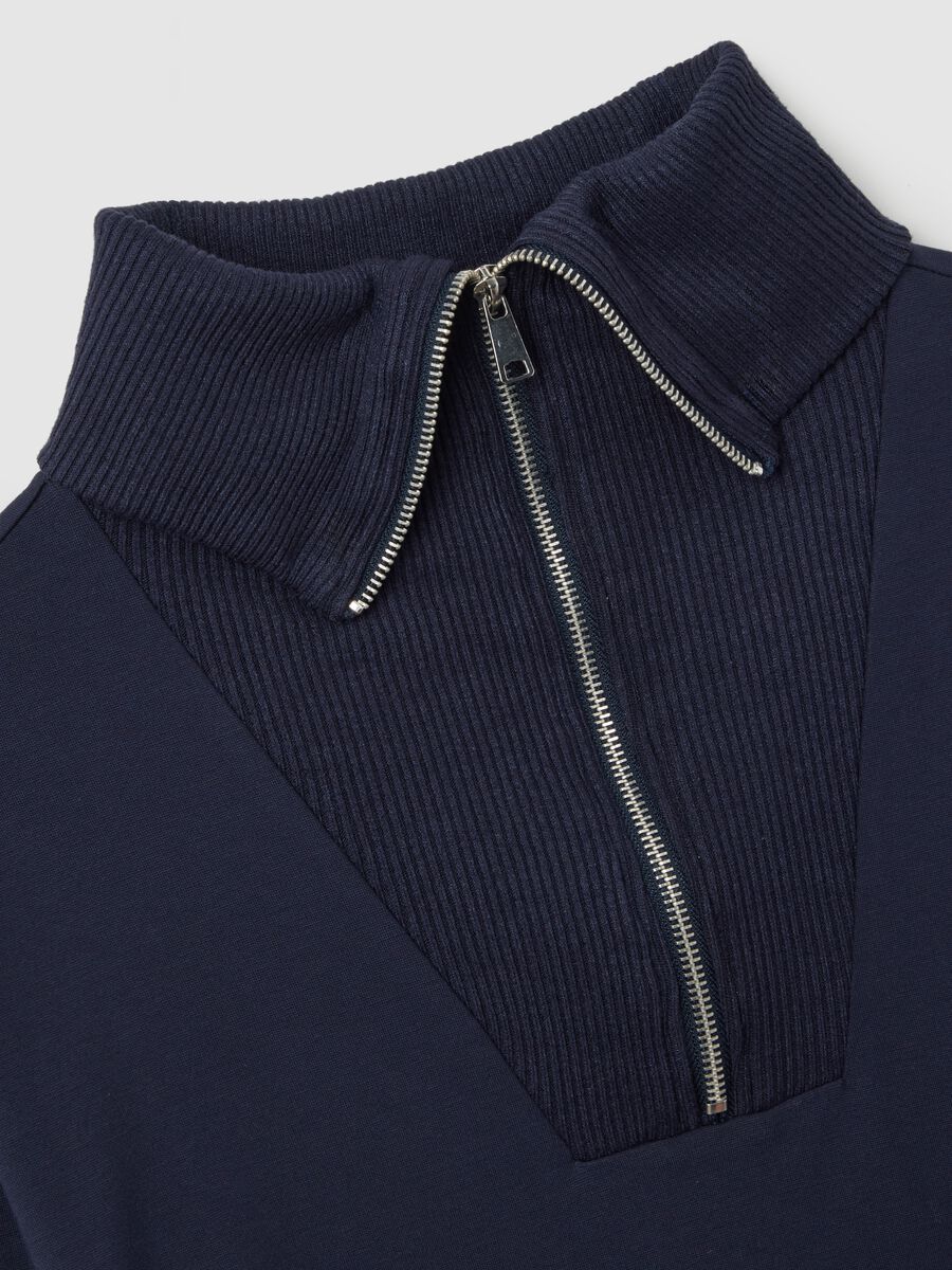 Blue maternity sweatshirt with half zip_5