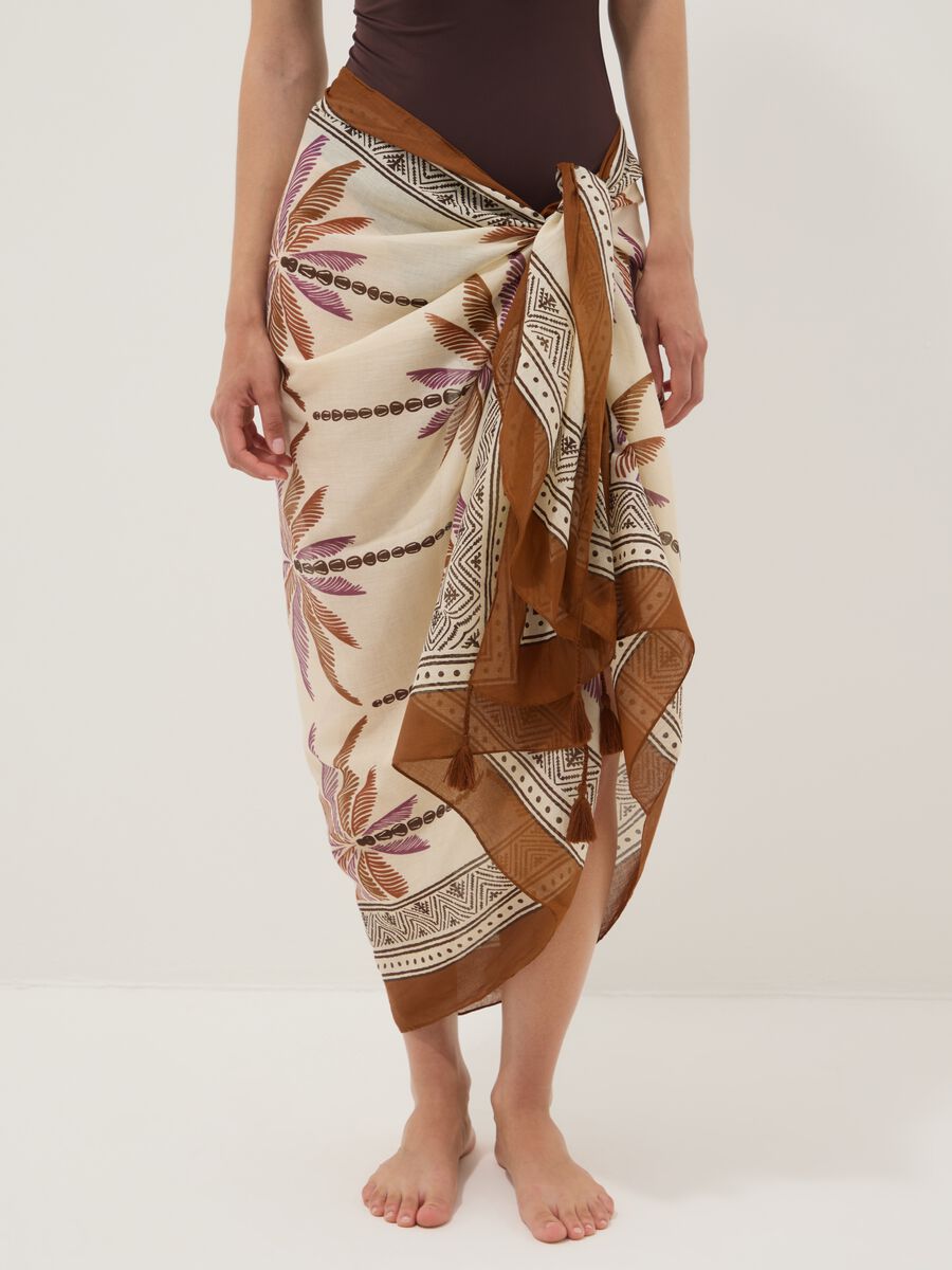 Pareo marrone in puro cotone con stampa tropicale_1