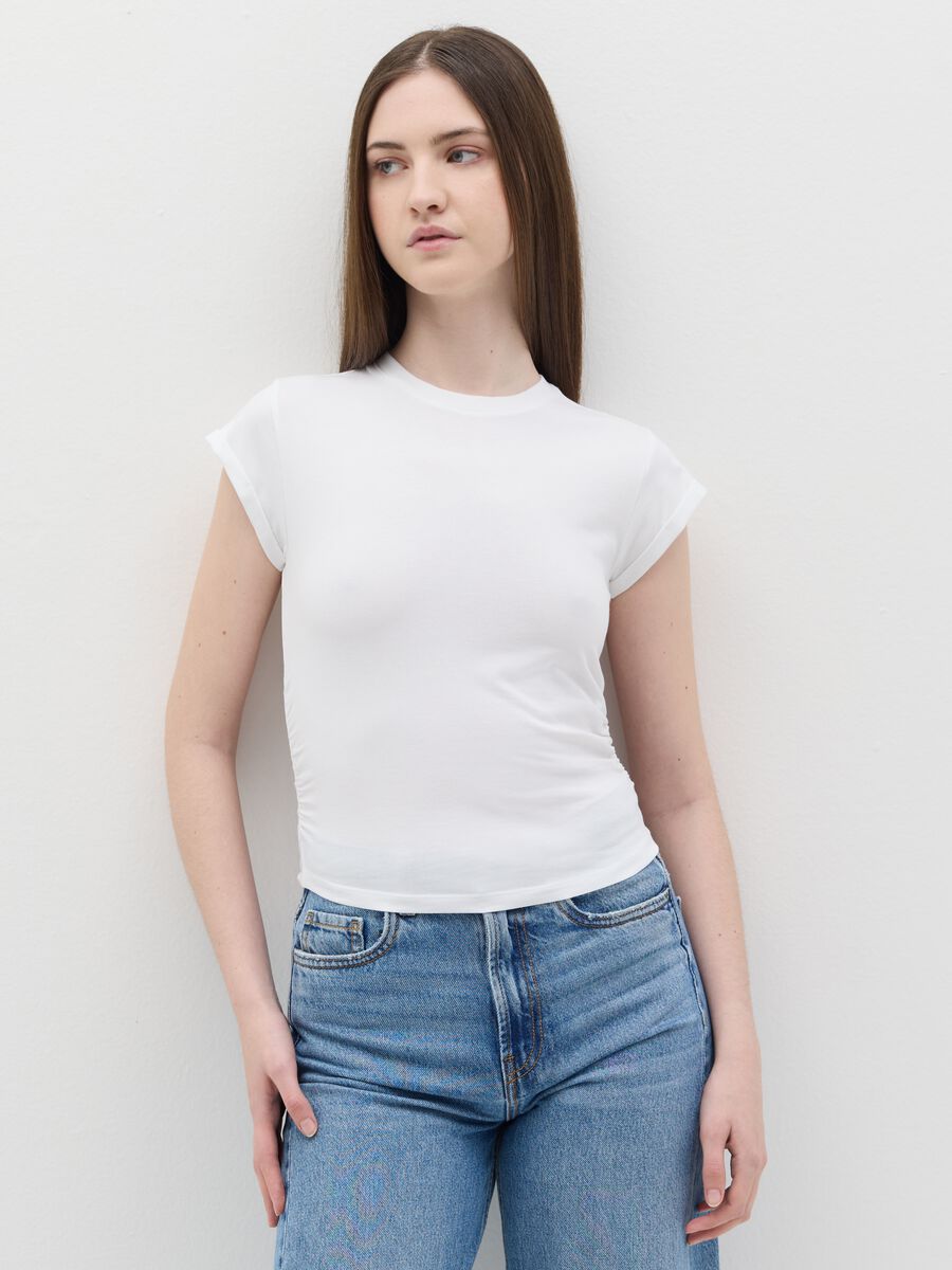 White slim-fit T-shirt with gathering on the side_0