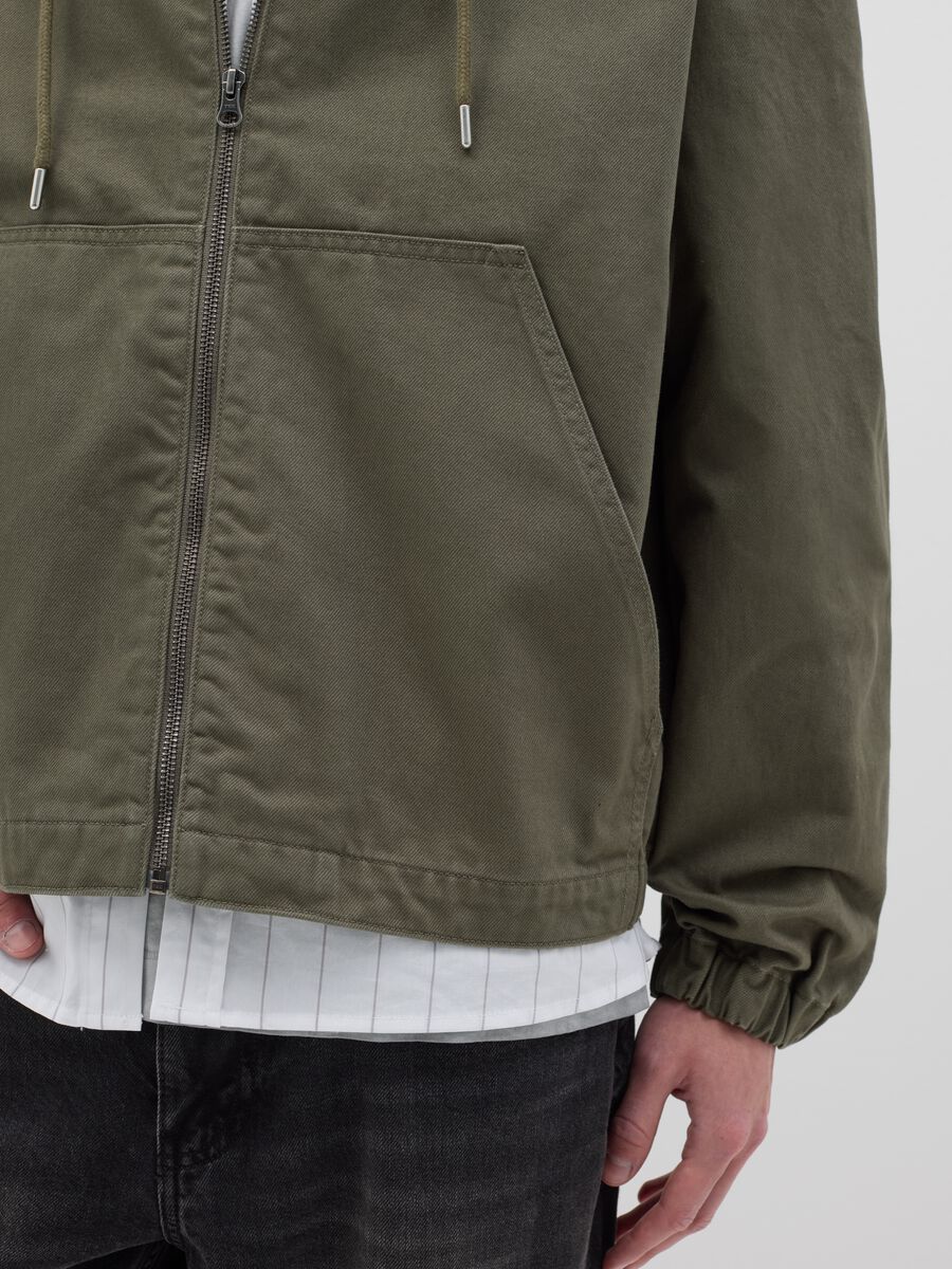 Short green full-zip jacket with hood_3