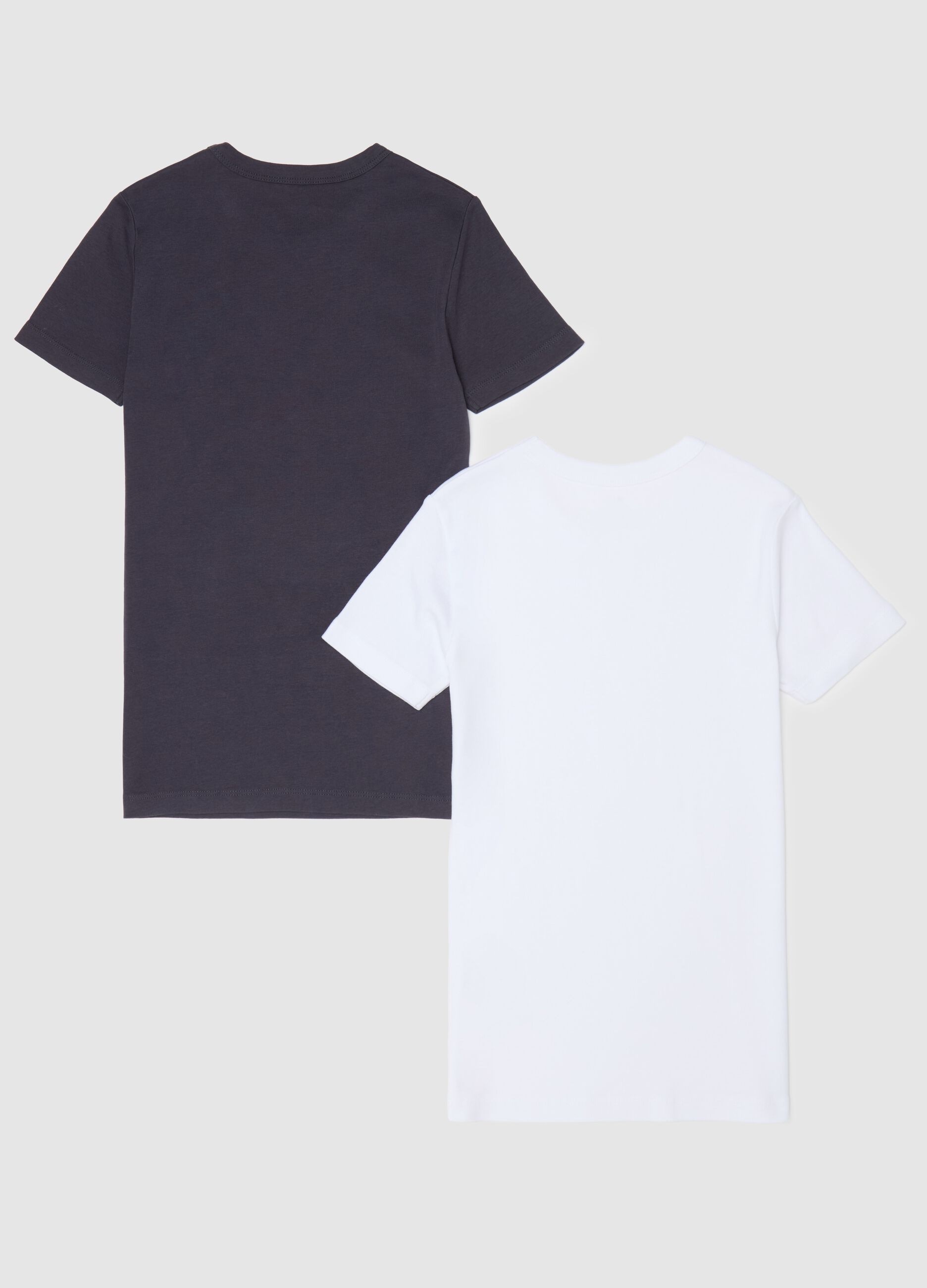 Two-pack undershirts in solid colour cotton