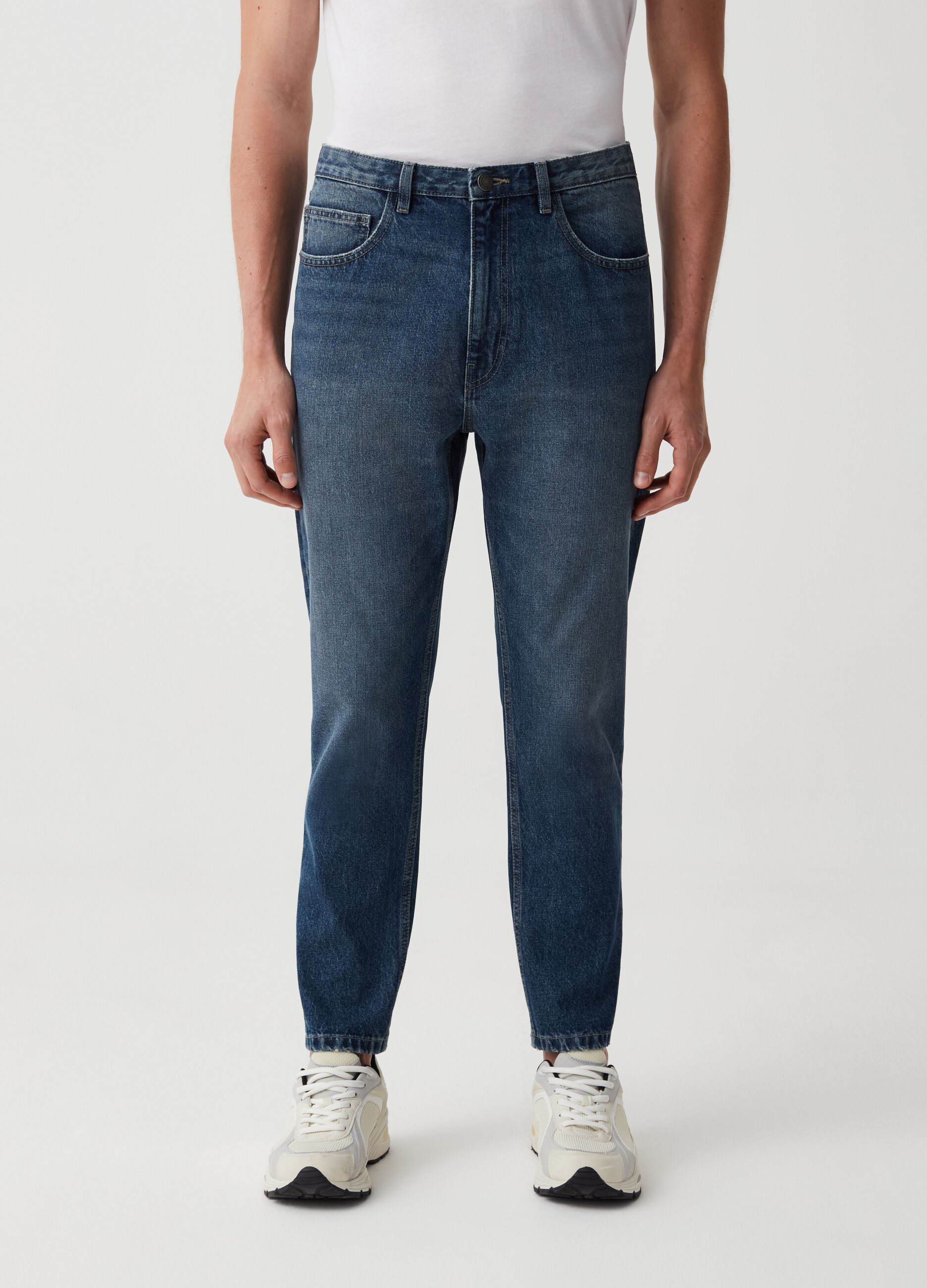 Carrot-fit jeans with fading