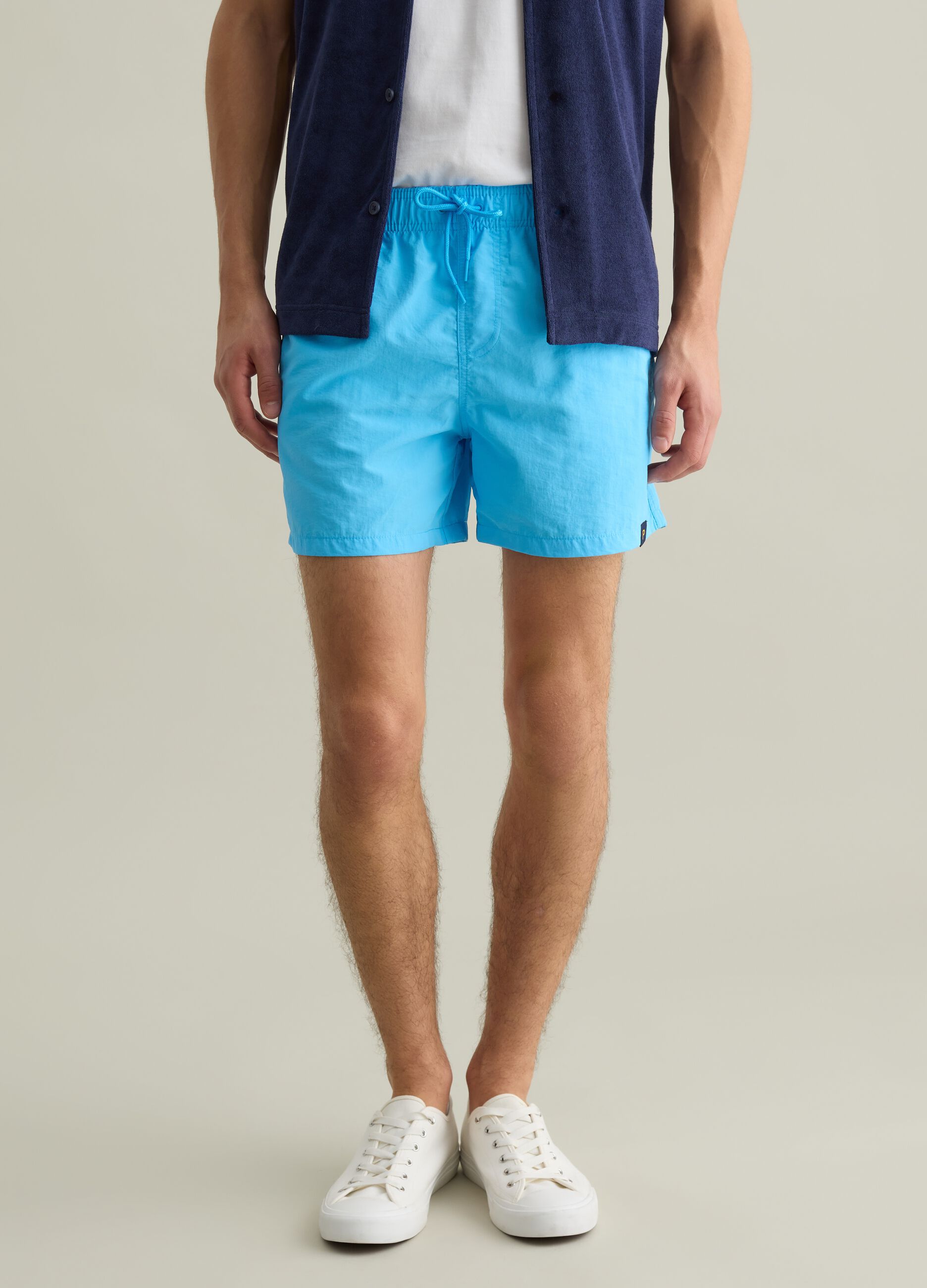 Men’s regular-fit swim boxers in light blue blend with elastic waist