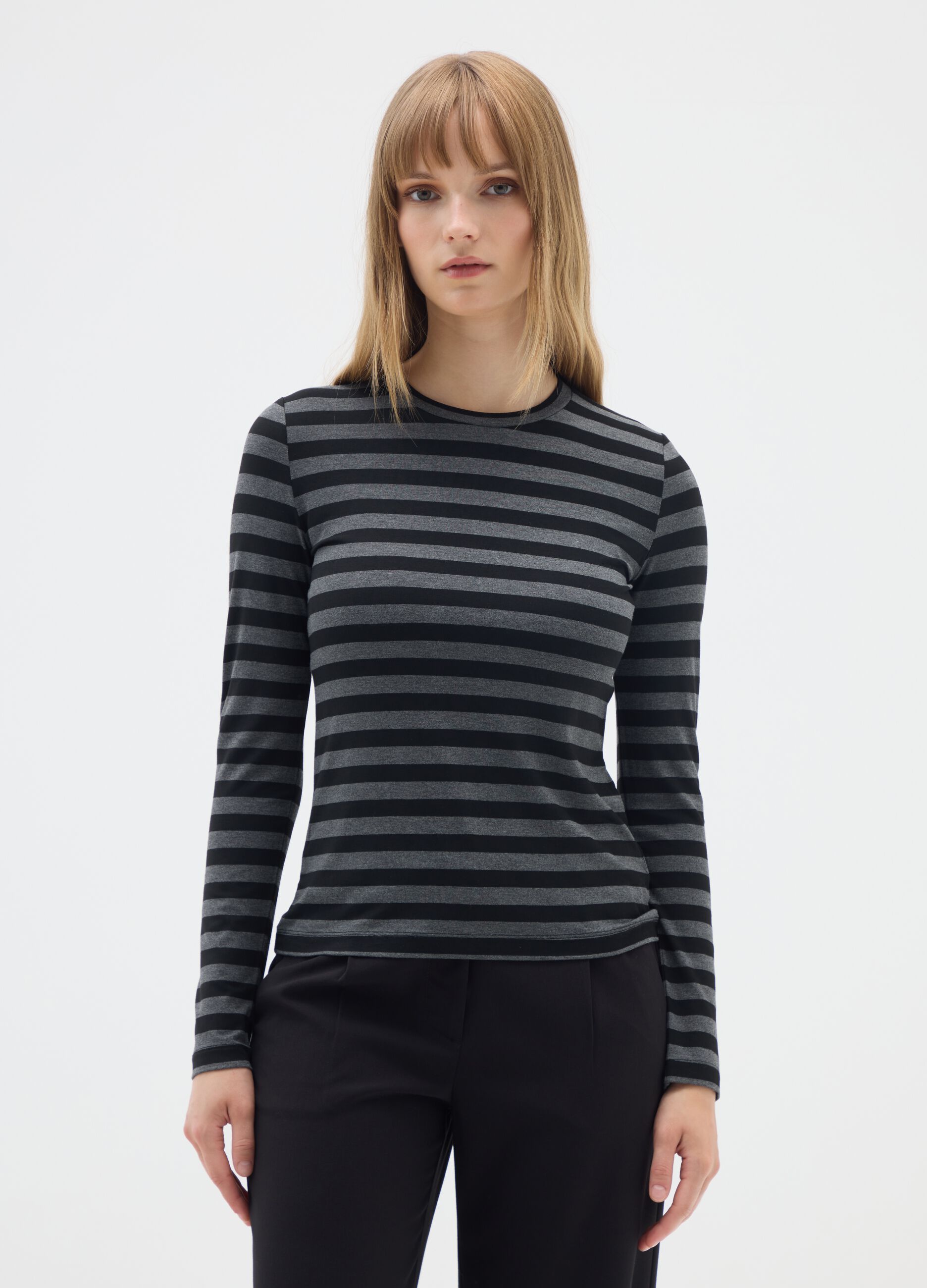 Grey striped long-sleeved stretch t-shirt