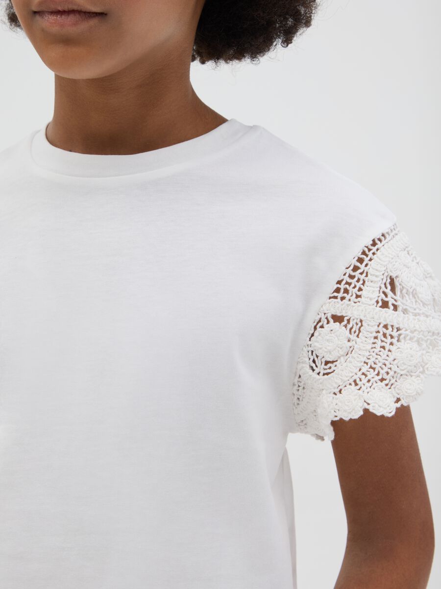 White regular fit pure cotton girls' T-shirt with lace sleeves_2