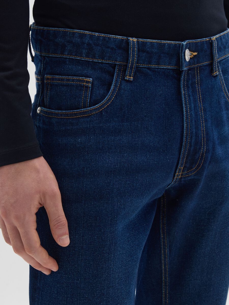 Blue cotton blend regular fit jeans_3