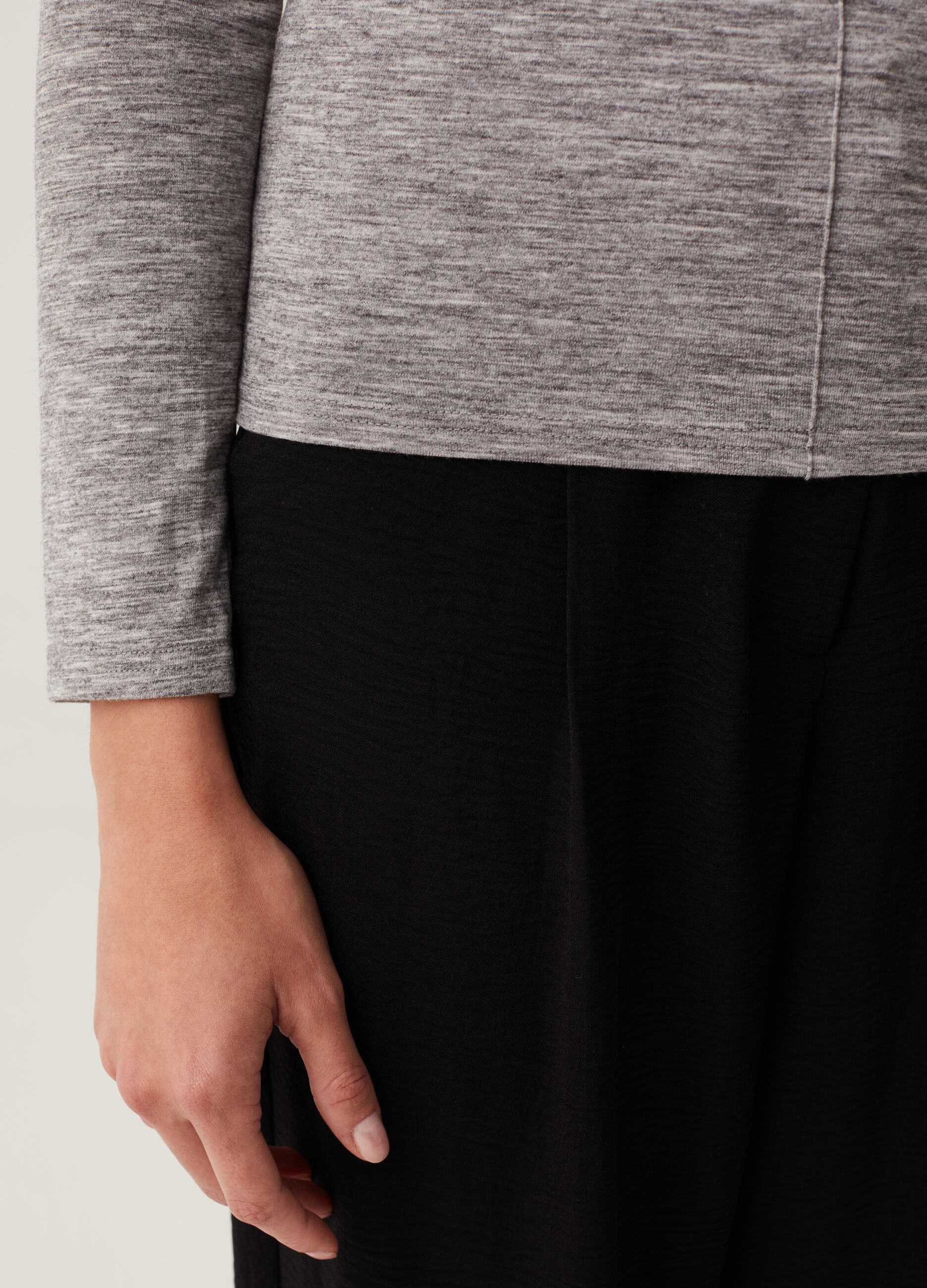 T-shirt a collo alto con cucitura in rilievo_3