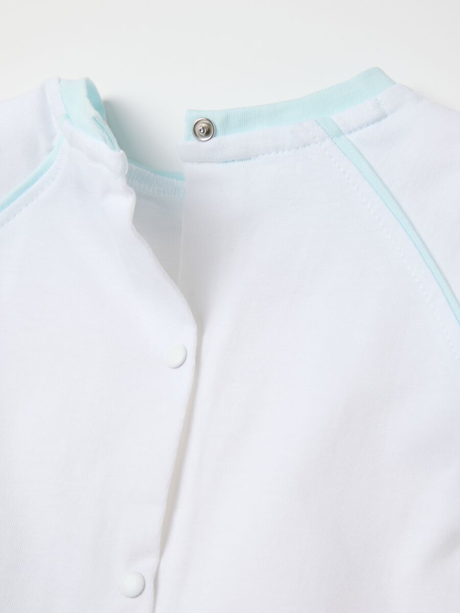 White and light blue shorts and T-shirt set in organic cotton with print_3