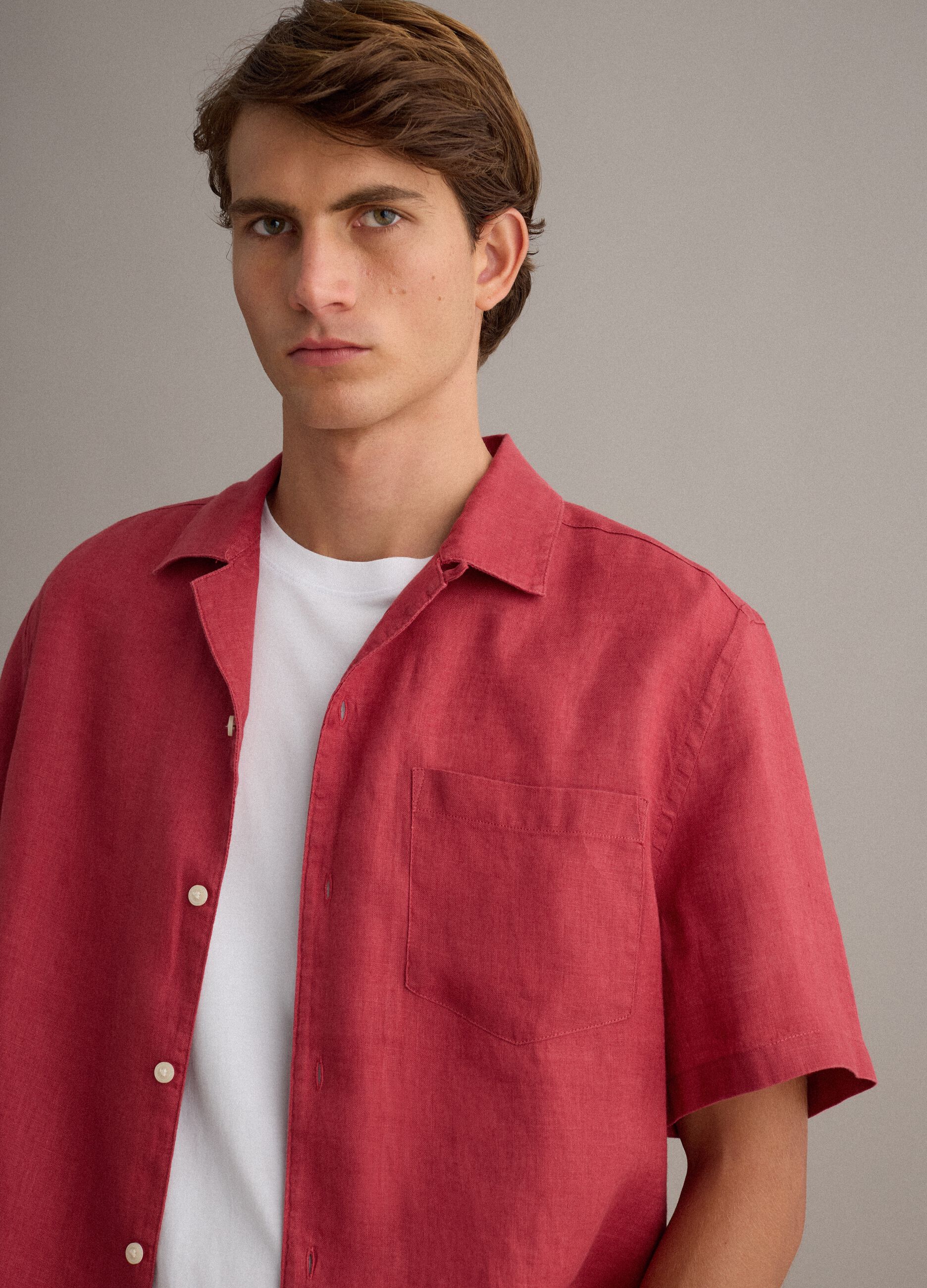 Red shirt with bowling collar in pure linen