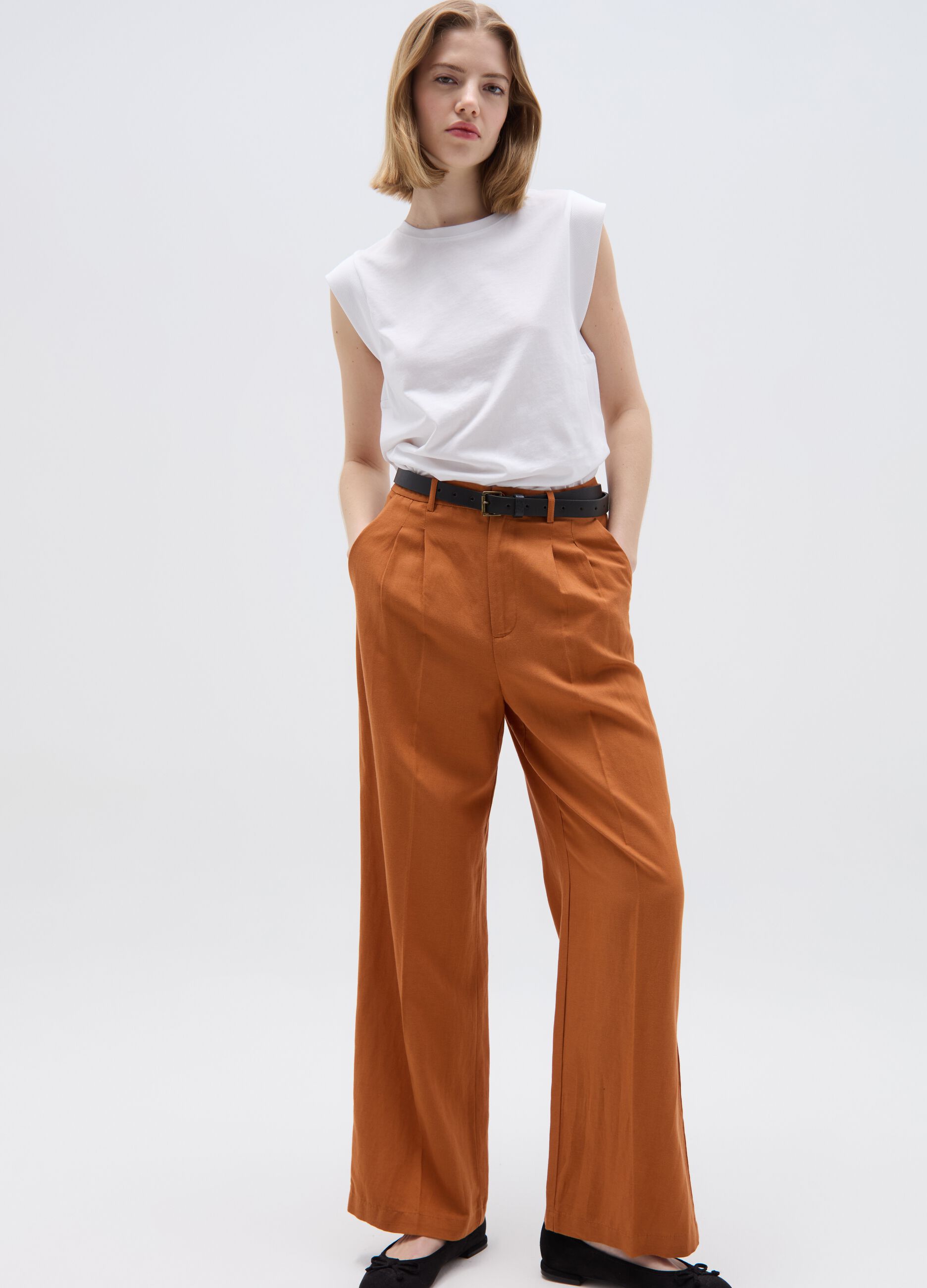 Relaxed-fit sleeveless T-shirt