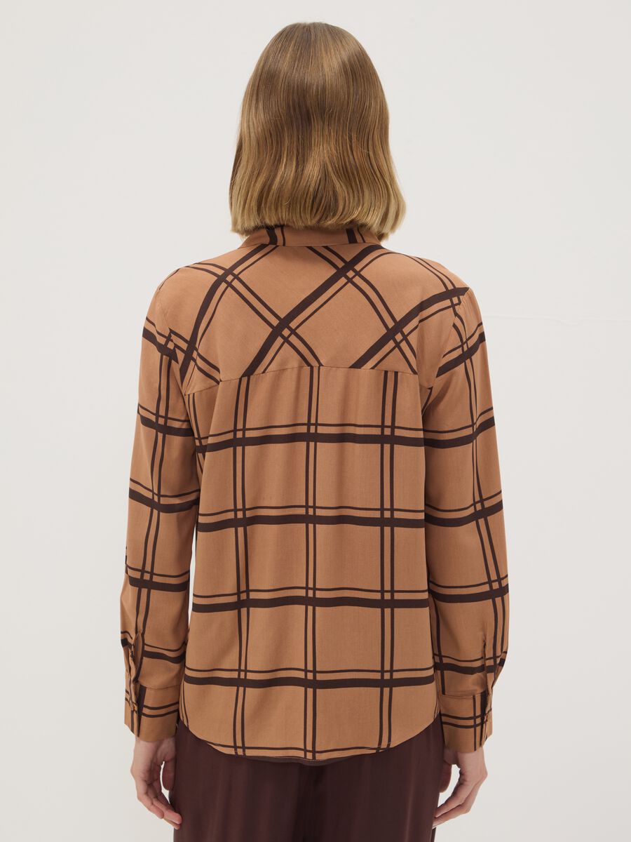 Brown checked pure viscose shirt with neck tie, regular fit_3