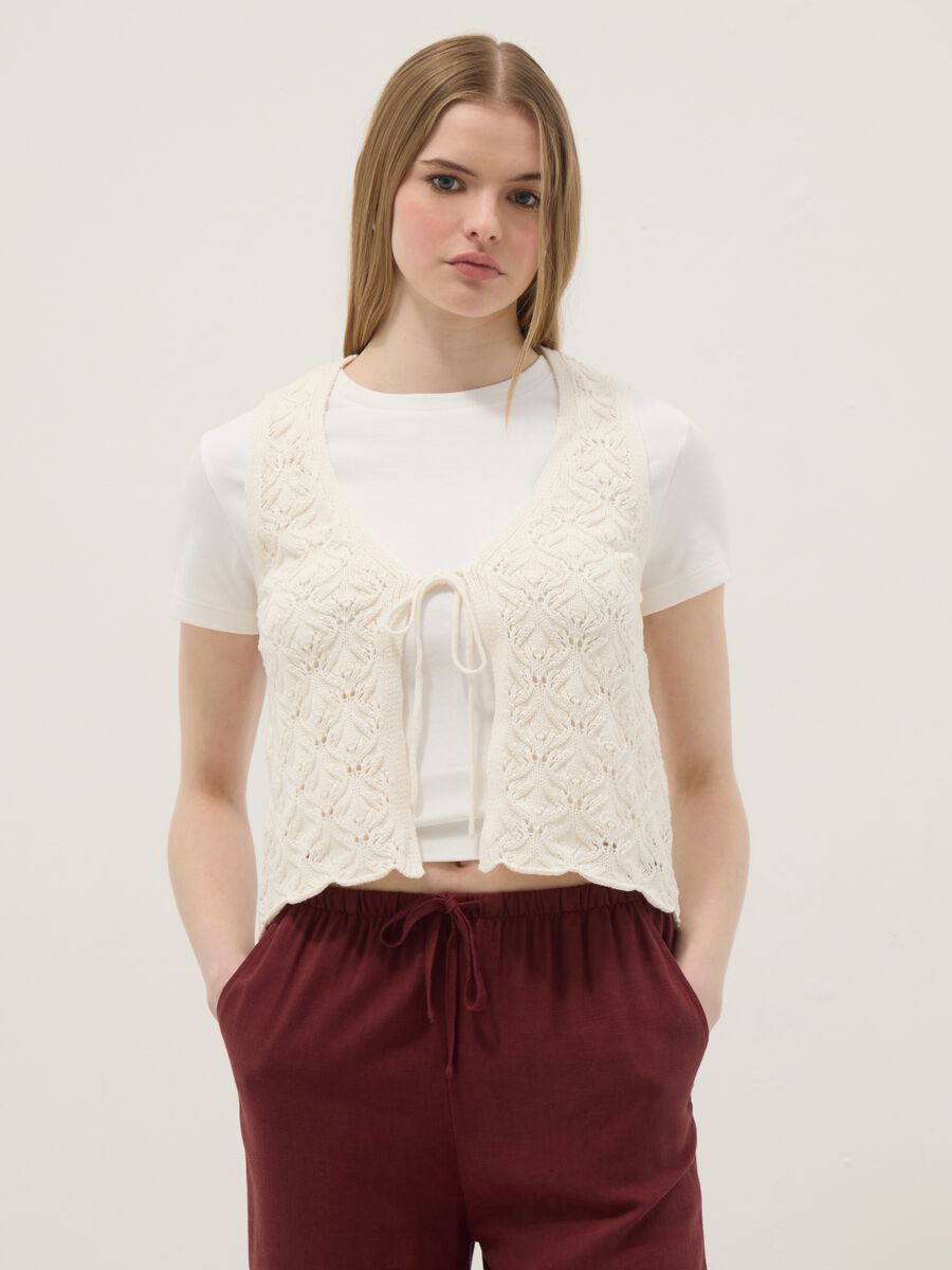 White pure cotton regular-fit waistcoat with tie fastening and deep V-neck_2