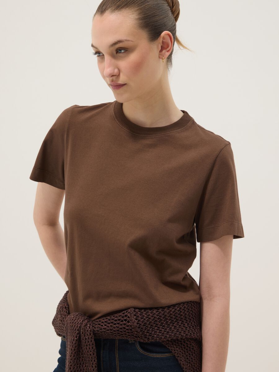 T-shirt marrone a maniche corte in puro cotone regular fit_1