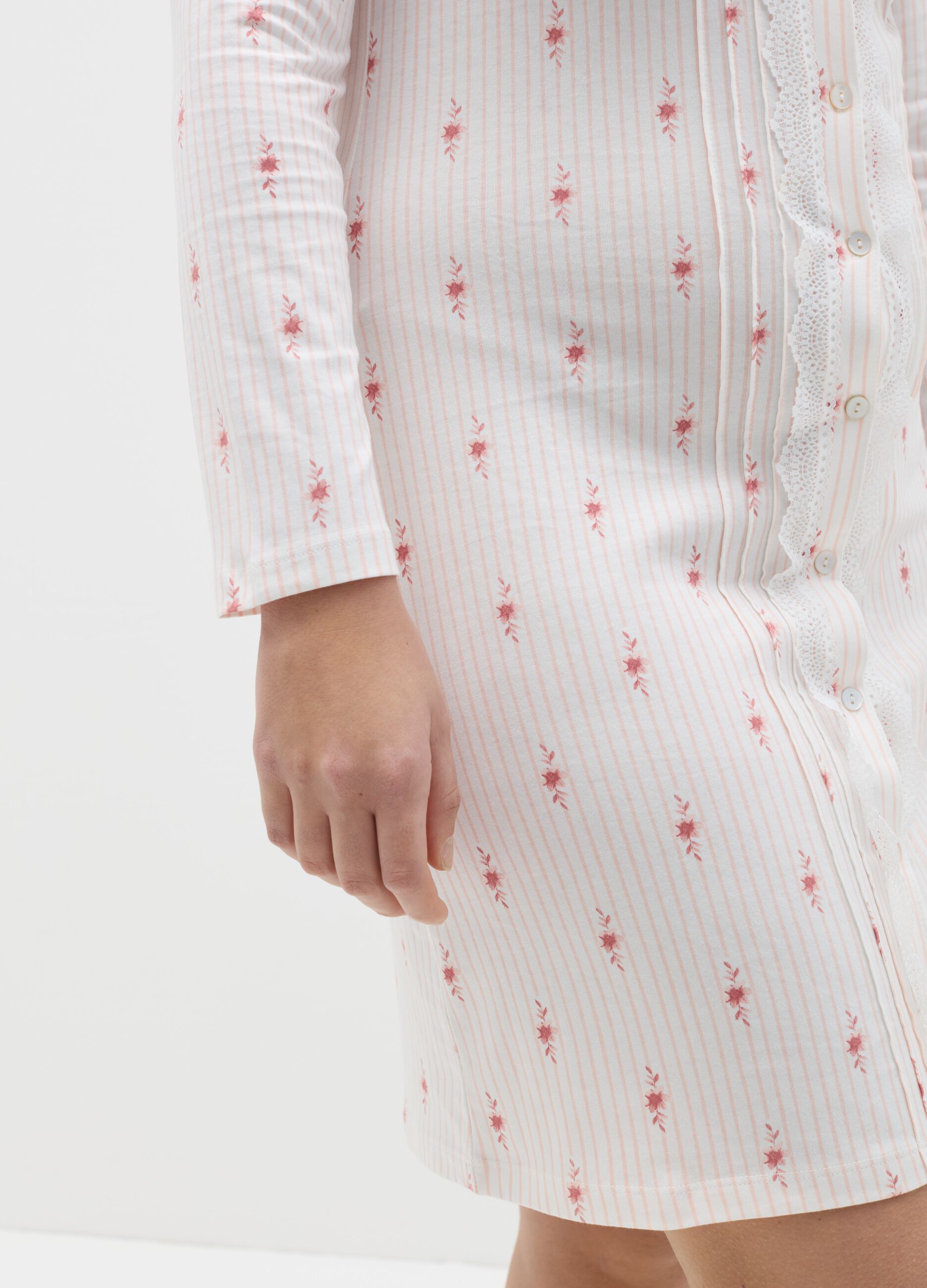 Striped nightdress with small flowers