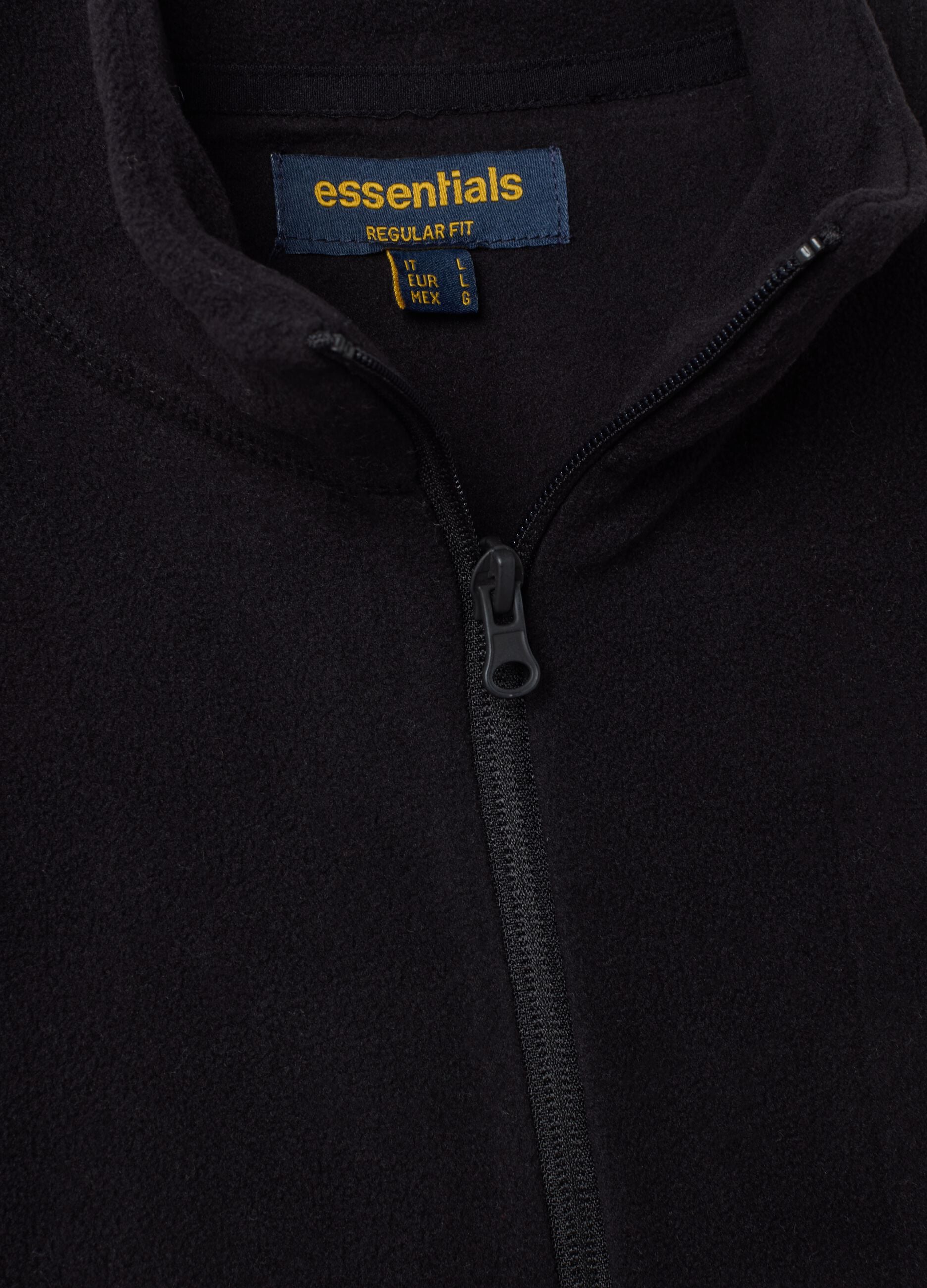 Felpa nera con colletto e zip regular fit in pile
