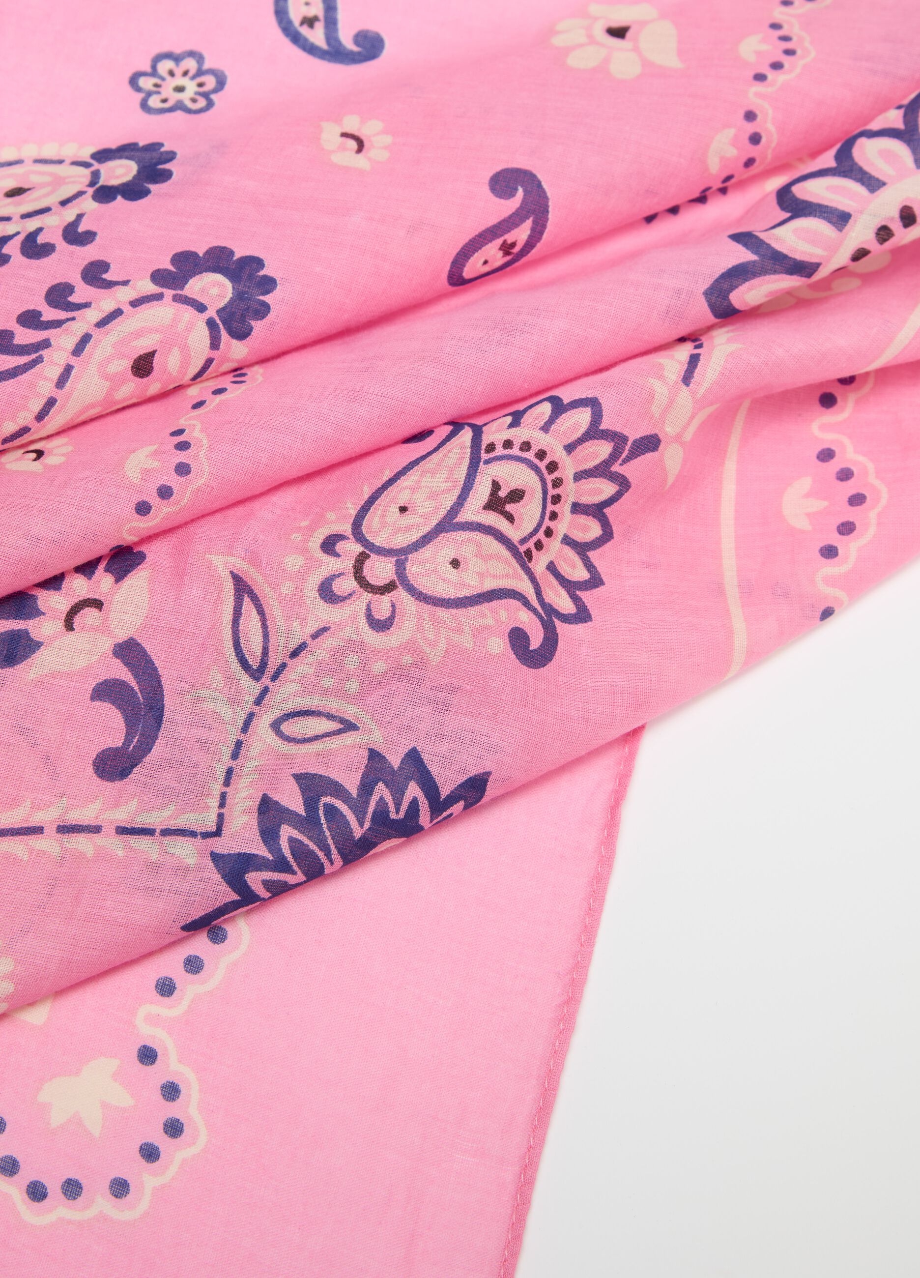 Foulard with bandana print