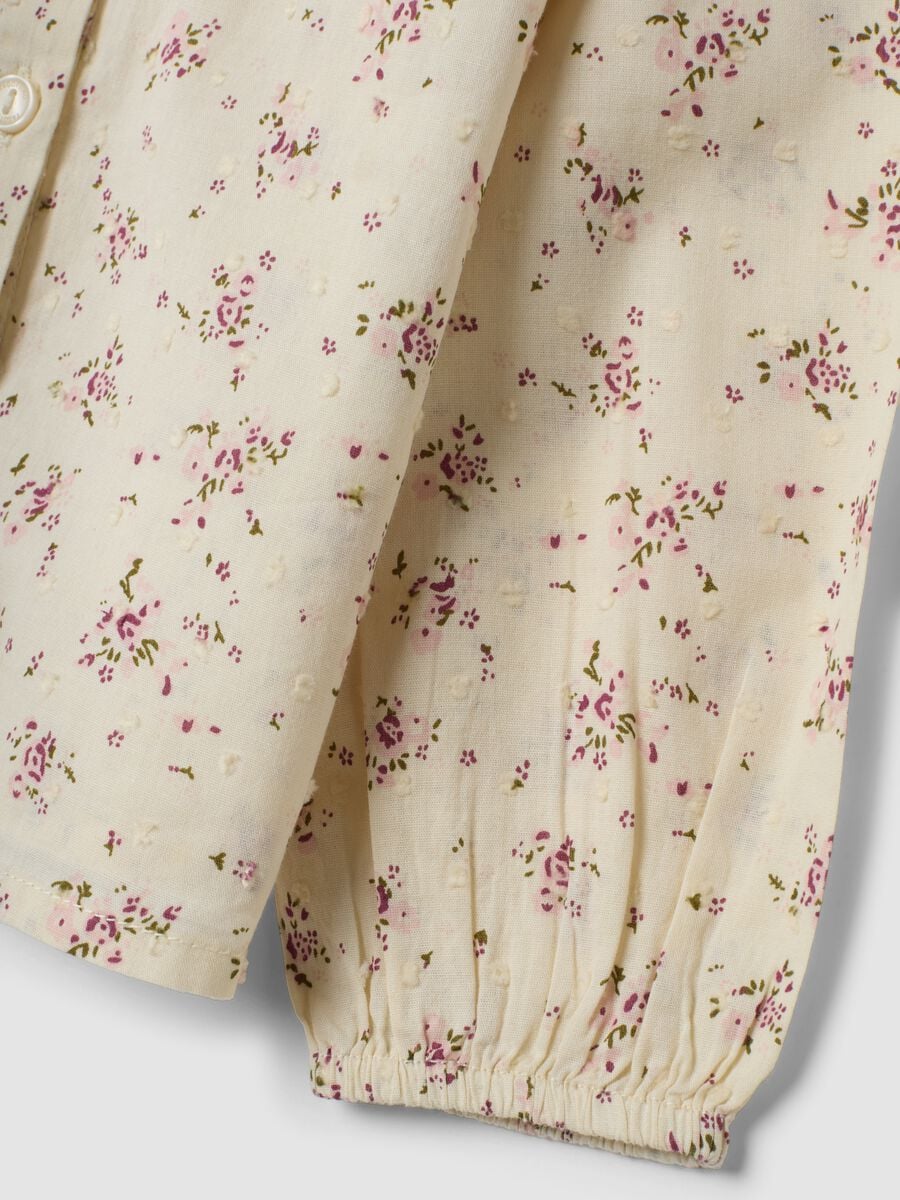 Camicia crema in puro cotone con stampa floreale rosa chiaro e verde oliva_3