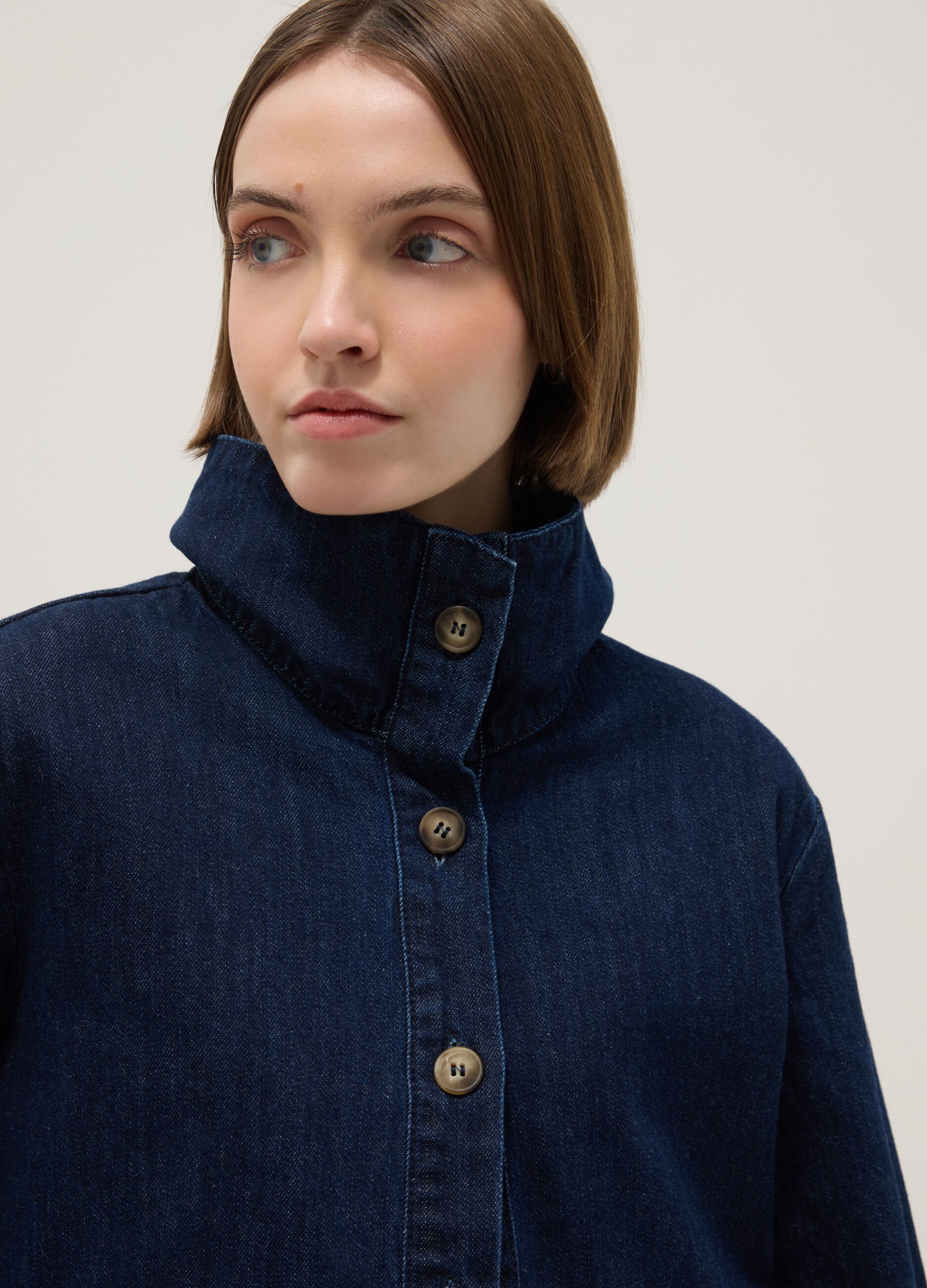 Regular fit blue denim cotton jacket with collar