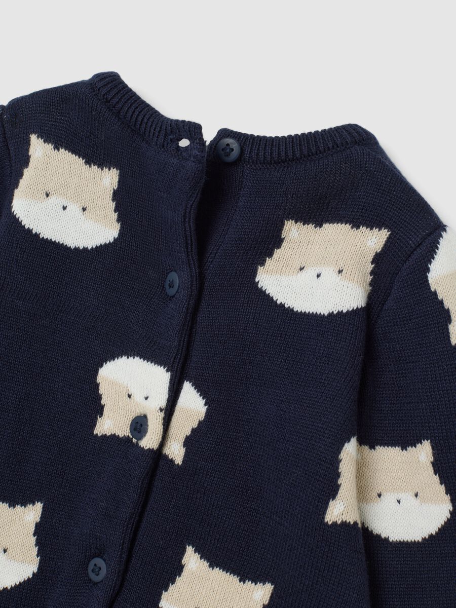 Multicolour newborn jumpsuit in pure cotton with prints and buttons_3