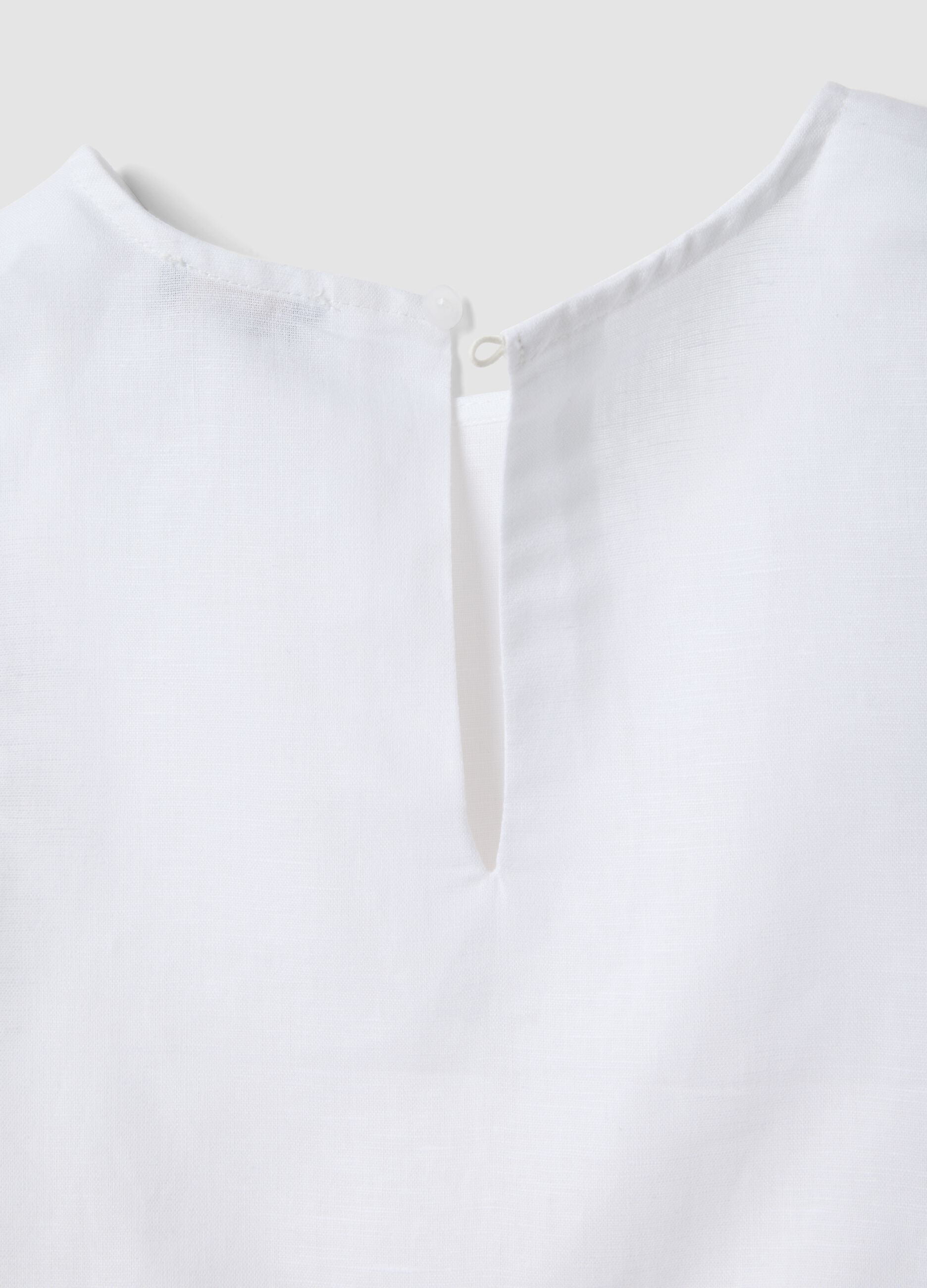 White linen-blend cotton top with ruffle hem for girls, regular fit