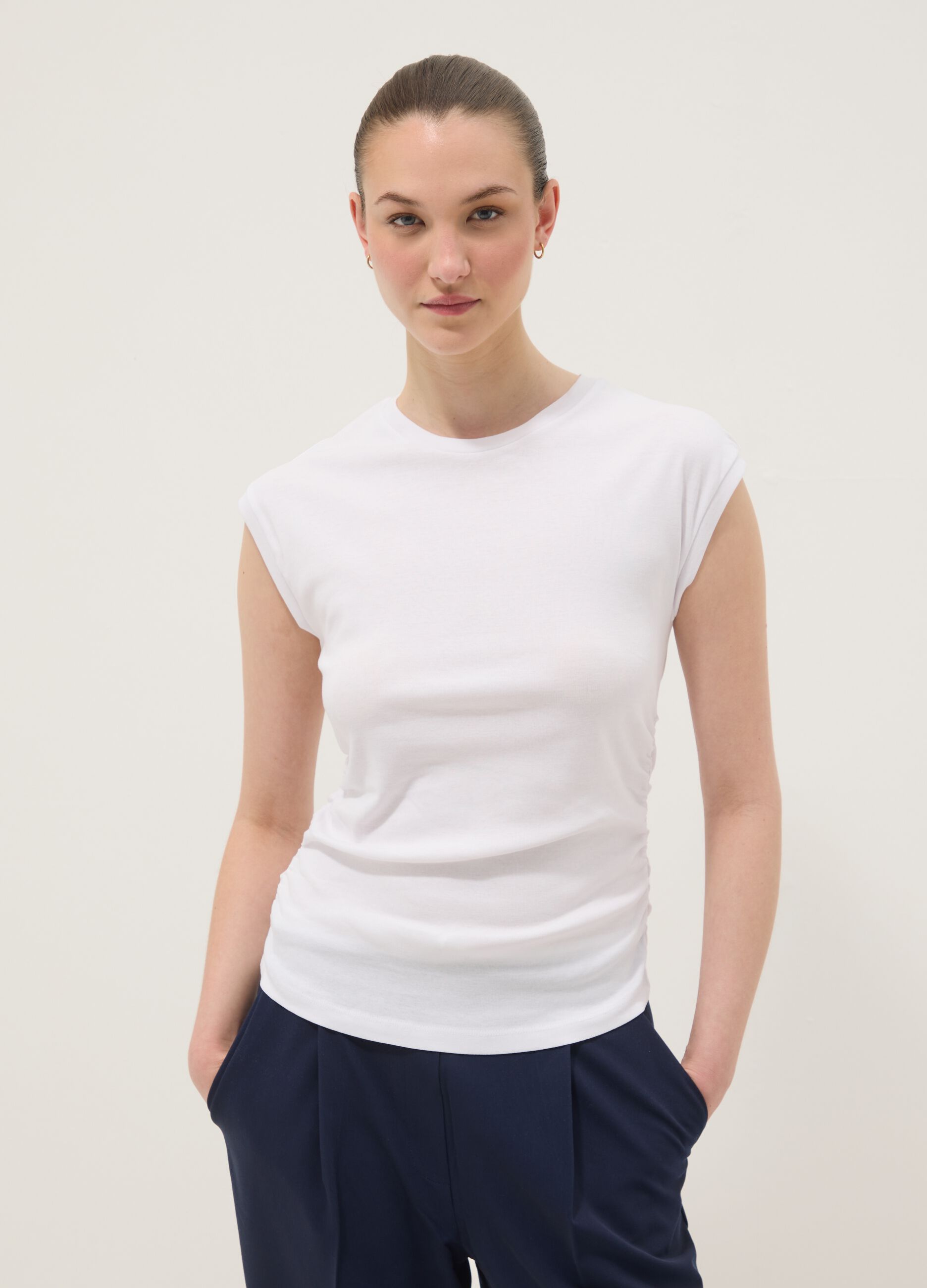 White pure cotton tank top with side ruching, regular fit