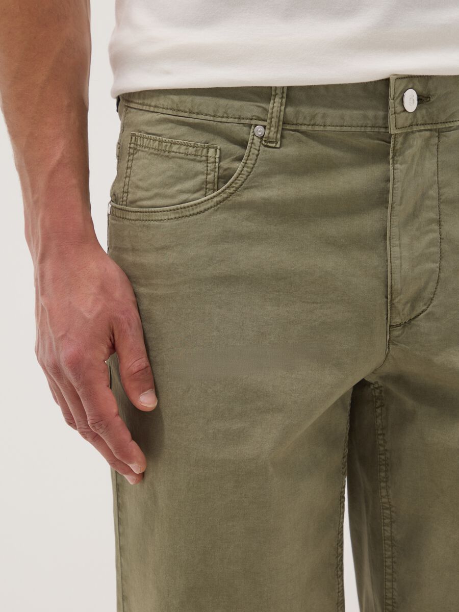 Green stretch cotton five-pocket Bermuda shorts_3