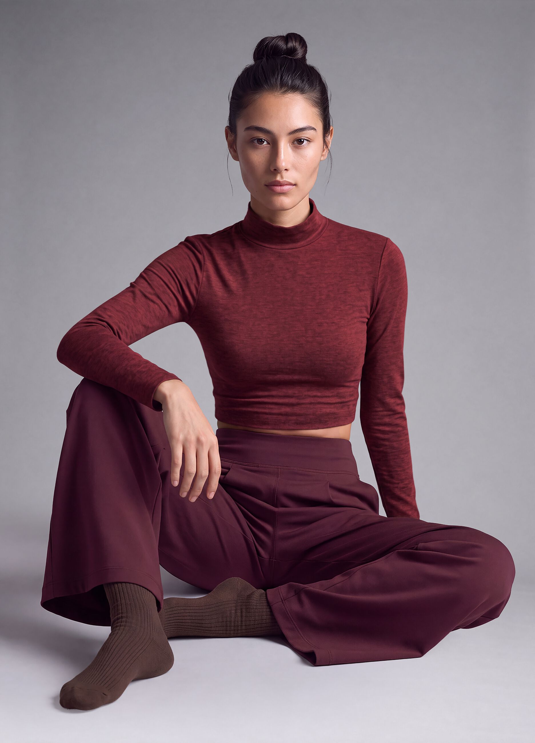 Purple wide-leg trousers in stretch fabric