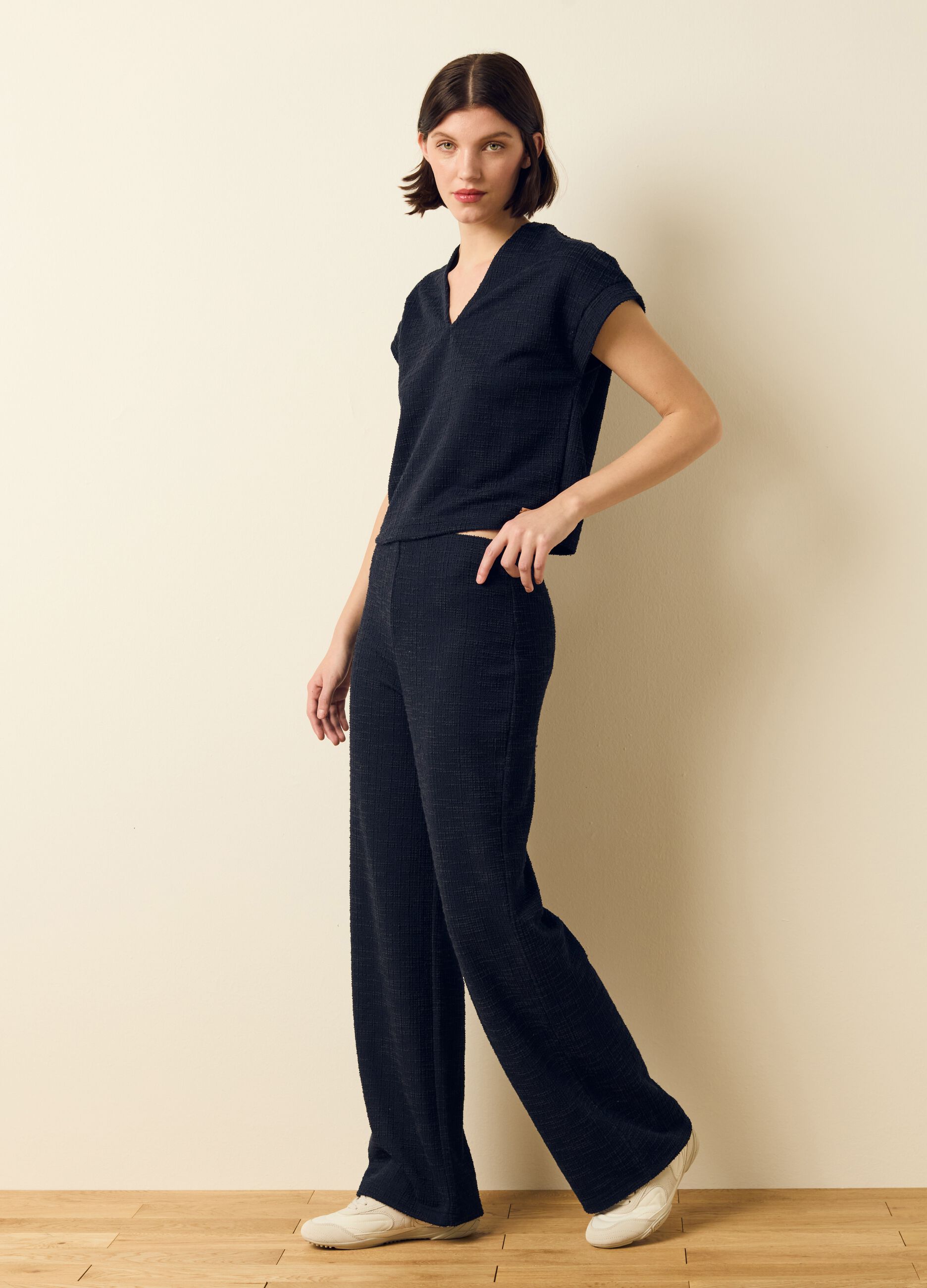 Wide-leg trousers with woven design