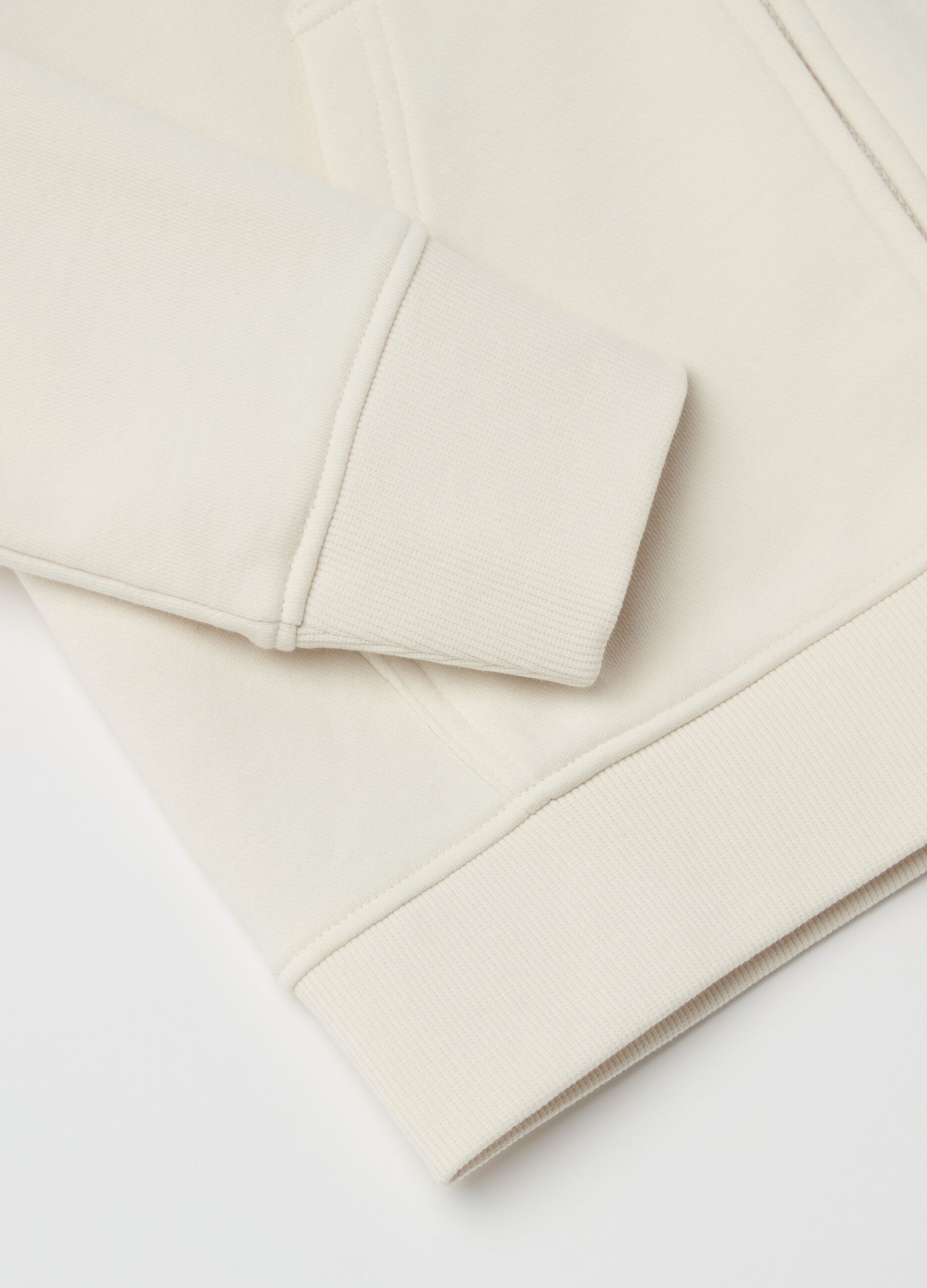 Essential full-zip sweatshirt with hood