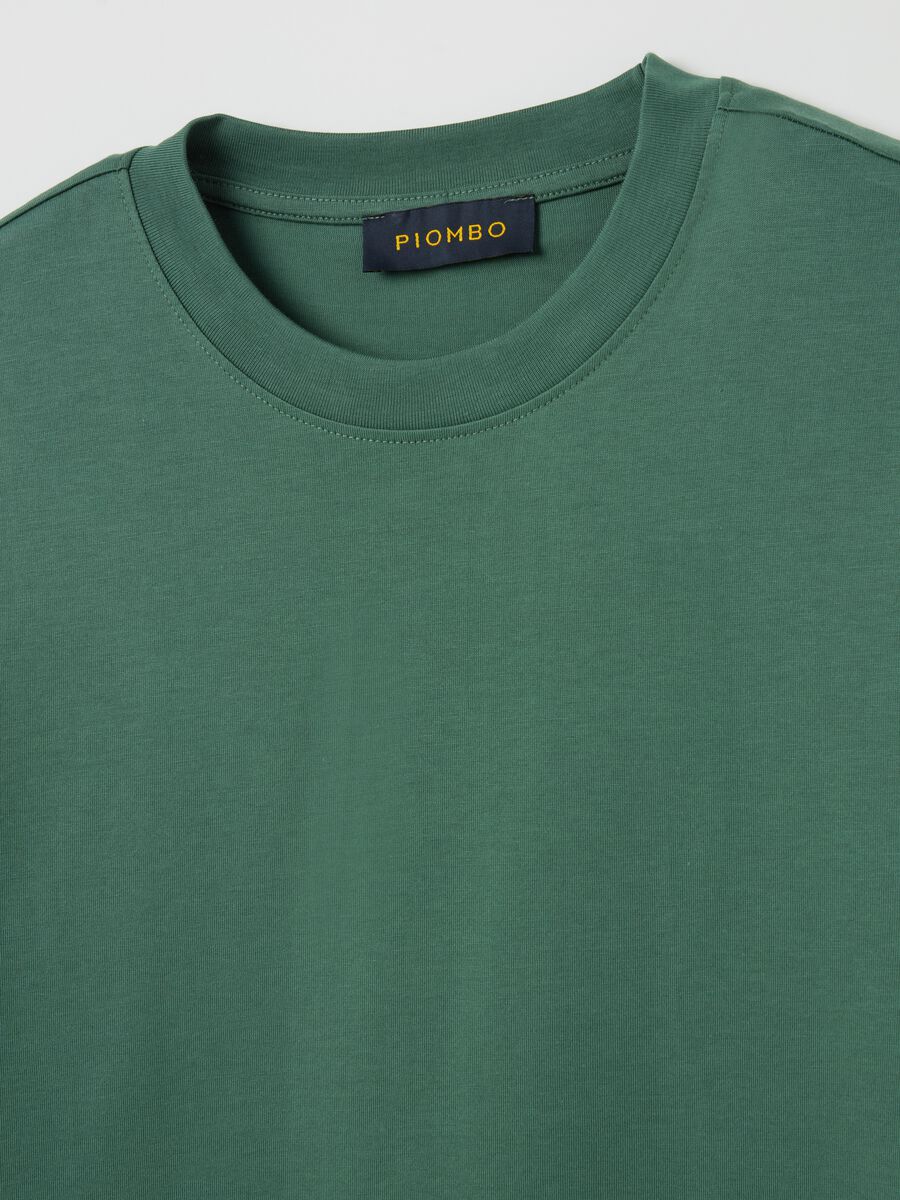Plain cotton T-shirt with round neck._5