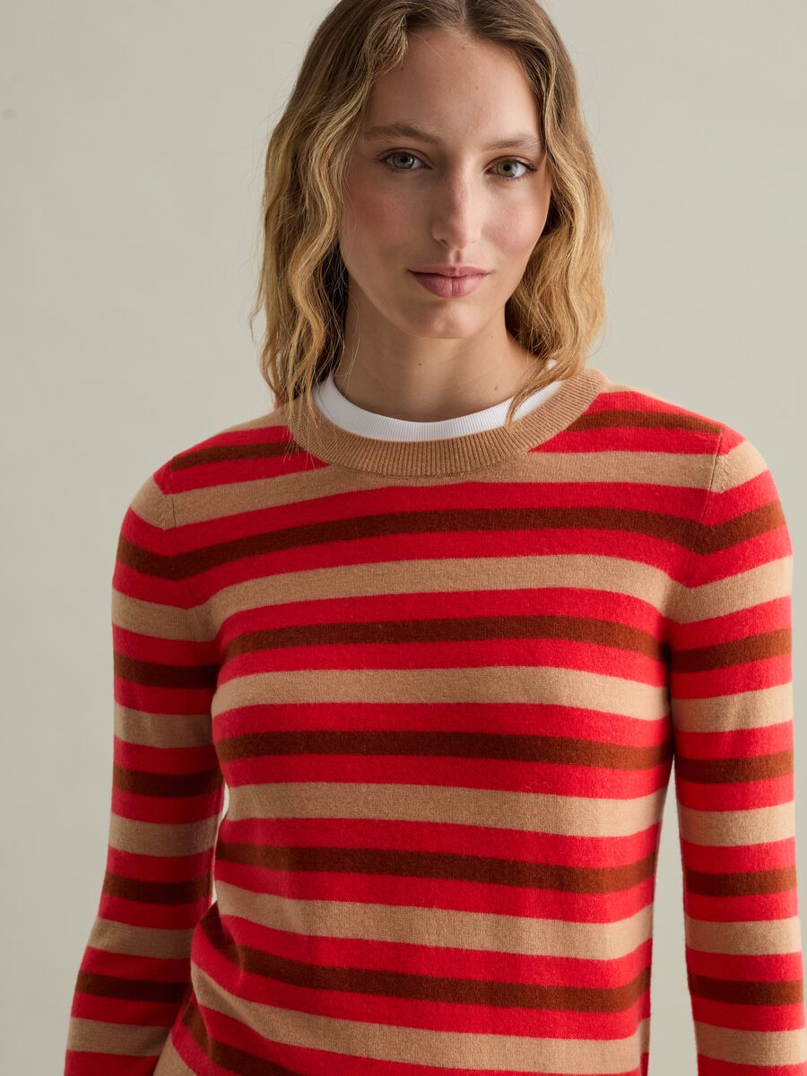 Pullover in wool with multicoloured striped pattern_2